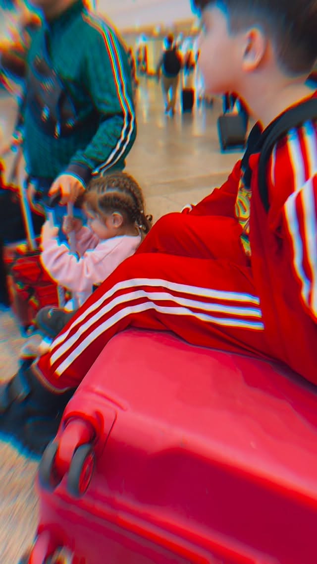 Die wichtigen Dinge, die im Leben wirklich zählen sind persönliche Erfüllung sowie den Moment zu genießen. ?
Ich liebe meine Arbeit, und ich arbeite auch sehr gerne und viel.
ABER, nichts bedeutet mir so viel wie meine Familie. Meine Kinder, mein Mann, meine Eltern, meine Geschwister. ???
Kein Geld der Welt kann mich glücklicher machen als meine Familie. Ein glückliches Kind ?? ein Lachen, gibt mir so viel Energie ????????
Glücklich und zufrieden zu sein ? Seelenfrieden ?
#glück #seelenfrieden #happykids #happymom