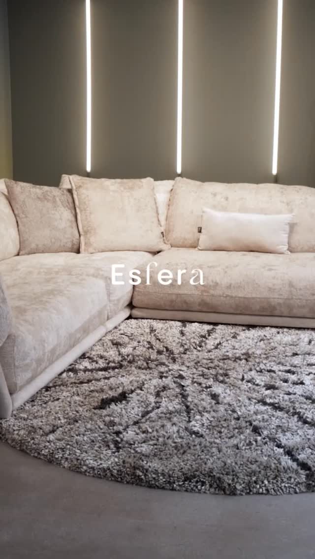 Esfera, die Kunst der leisen Entspannung.
Ein Sofa, das nicht laut sein muss, um Eindruck zu hinterl...