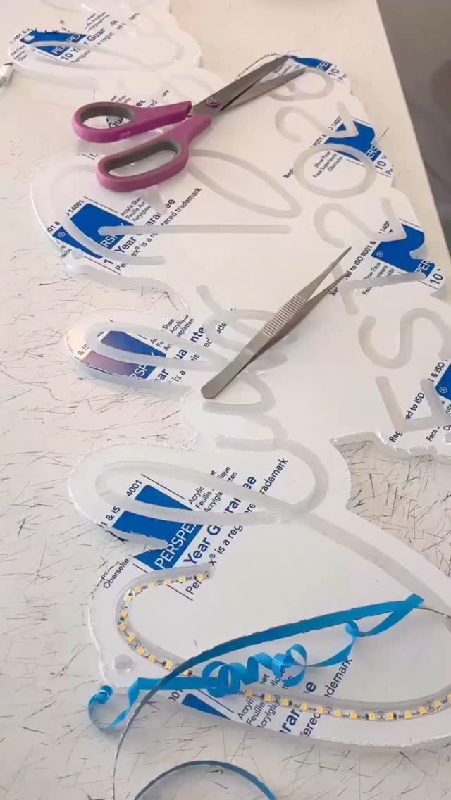 Here’s the follow up from our last reel… the finished products. We love bringing your logo’s to life, creating party decorations for your events or even just creating a sign which finishes off your space perfectly.
Message us to discuss yours! #smallbusiness #neonsign #handmadeinyorkshire #instadaily #shopsmall