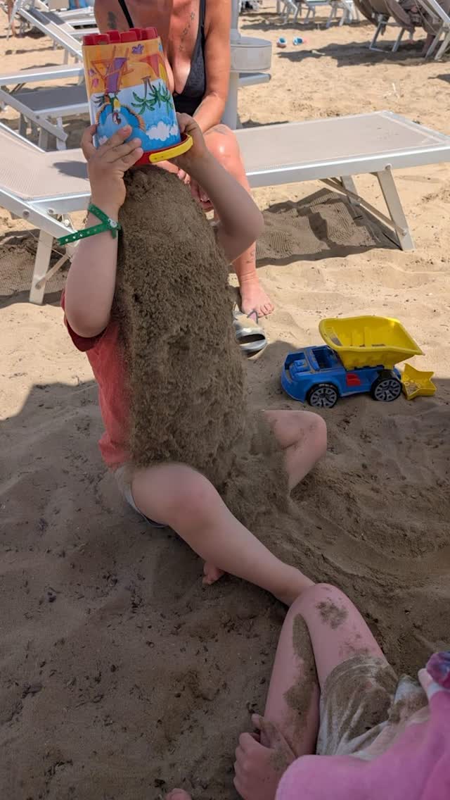 Danke @chaoscityriders für die diesjährige wiege-Italienferienfreizeit
Dank eurer großzügigen Spende konnten wir unseren @die.wiege BewohnerInnen einen unvergesslichen Urlaub in Bibione schenken!
Mit 3 Betreuerinnen und 5 Bewohner*innen haben wir eine wundervolle Woche in einer wunderschönen Hotelanlage verbracht – untergebracht in zwei gemütlichen Bungalows.
Ob der Pool, die riesige Auswahl an gutem Essen oder die traumhafte Anlage – unsere Kinder und Jugendlichen waren jeden Tag aufs Neue begeistert!
Es hat an nichts gefehlt: Wir haben neue Lebenserfahrungen gesammelt und jeden Moment in vollen Zügen genossen.
Von ganzem Herzen DANKE, dass ihr das möglich gemacht habt! Ohne euch wäre dieser besondere Urlaub nicht denkbar gewesen.
#diewiege #chaoscityriders