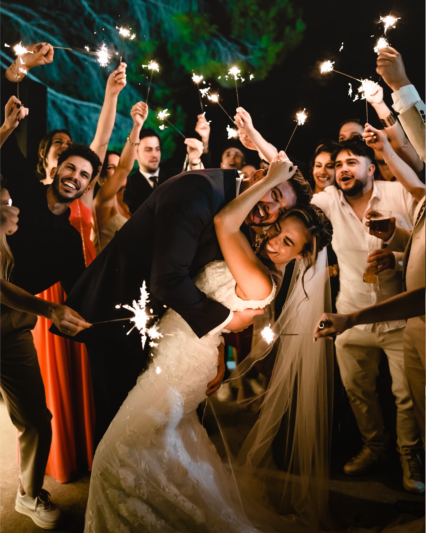 El amor es la máxima expresión de locura ✨❤️
Foto: @priscalagunaphotographer
Catering y organización: Villa Valens por @bernardovichbodasyeventos
DJ: @faustodjycantante
Maquillaje: @makeupcauco
Vestido: @airebarcelona
? www.priscalagunaphotographer.com
#WeddingPhotographerMallorca #WeddingDay #MallorcaPhotographer #PriscaLagunaPhotographer #MajorcaPhotographer #FotografoBodaMallorca #VillaValens #MallorcaWeddingDestination