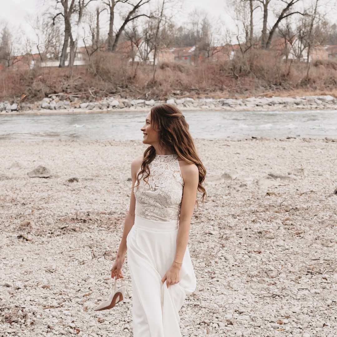 Beautyful Bride ??
Eine Hochzeit steht für dieses Jahr noch für mich an?? Im Januar geht es gleich weiter?
Wie siehts bei euch aus ? Wer heiratet nächstes Jahr ?
#hochzeit #wedding #weddingvibes #standesamtlichetrauung#kirchlichetrauung#hochzeitskleid#hochzeitsstraus#blumen#landsbergamlech#augsburg #schwabmünchen #münchen #Allgäu #deutschland #germany #hochzeitslocation #bavaria#bride#braut#freietrauung#untermeitingen