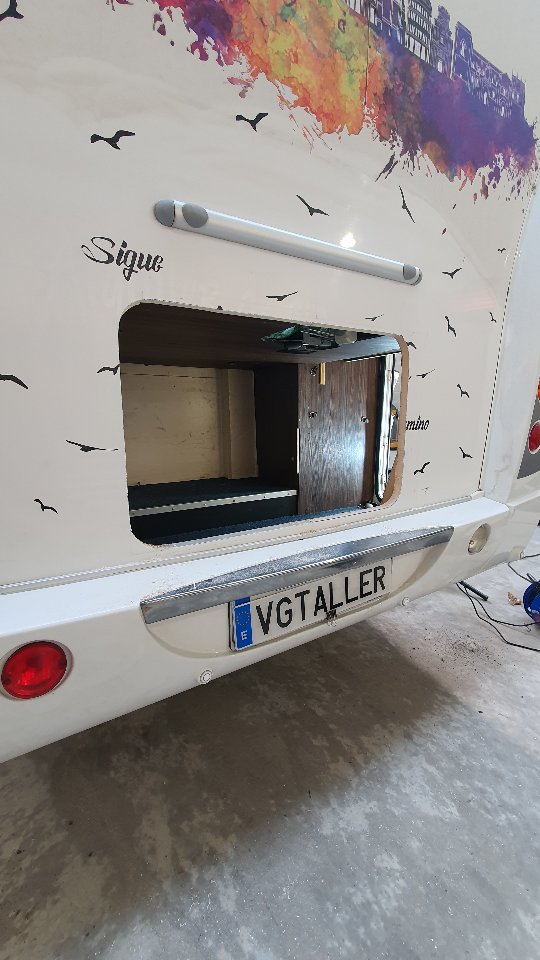 ? Convertimos tus ideas en realidad.
? El cliente demanda una puerta trasera para tener mayor accesibilidad al maletero.
? 1,2,3 y su deseo está cumplido.
-------
#camperlife #camper #autocaravana #autocaravanas #autocaravanalife #campervan #caravanas #caravana #autocaravanasespaña #vanlife
PD. El vinilo nuevo está por decidir ?