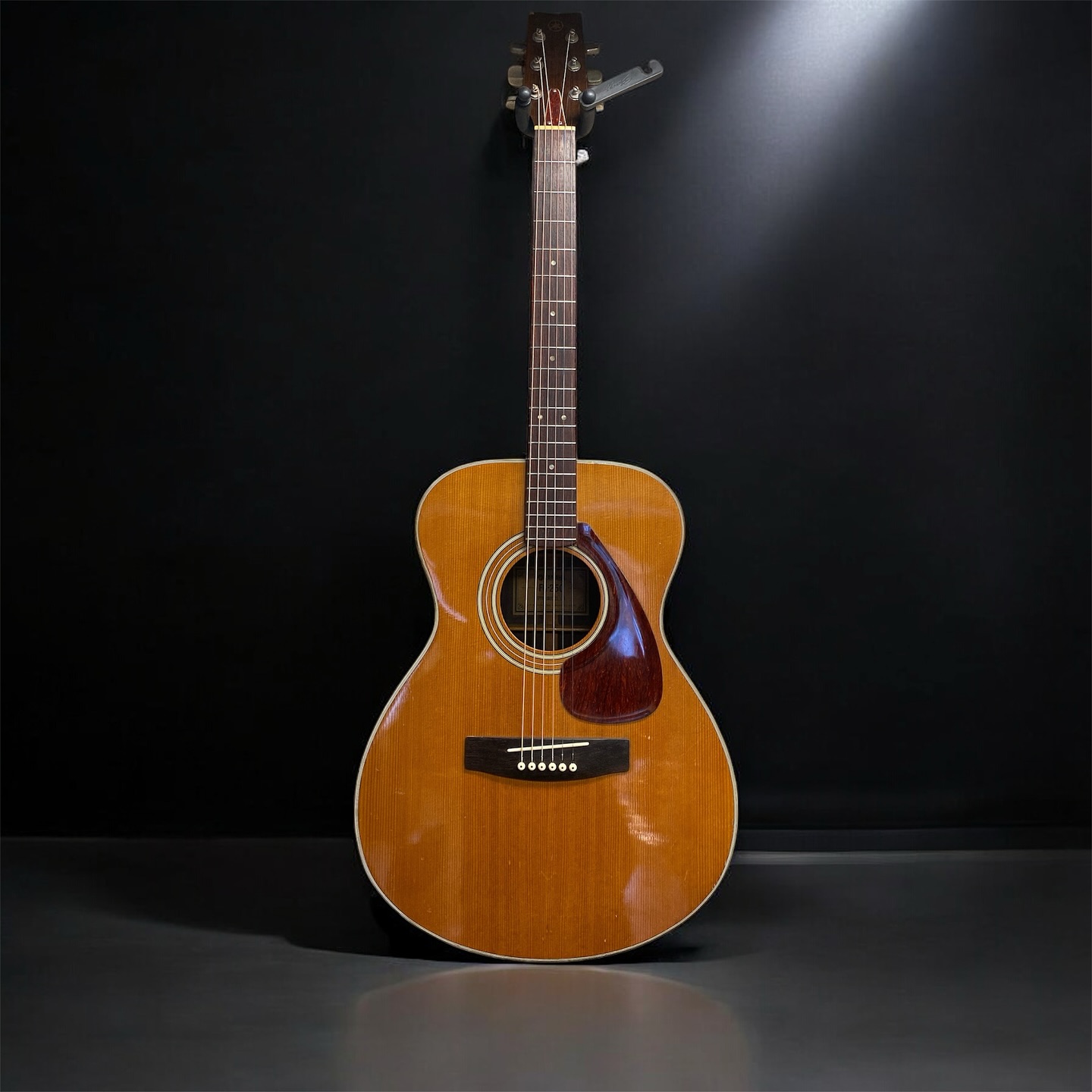 Vintage Vibes & Timeless Tone 🎸✨ Meet the Yamaha FG-250, a true gem from the 1970s. Crafted in Japan, this vintage beauty is part of Yamaha’s legendary FG series—guitars known for their rich, warm tone and incredible craftsmanship. With a spruce top and mahogany back & sides, the FG-250 delivers deep, resonant lows and bright,…