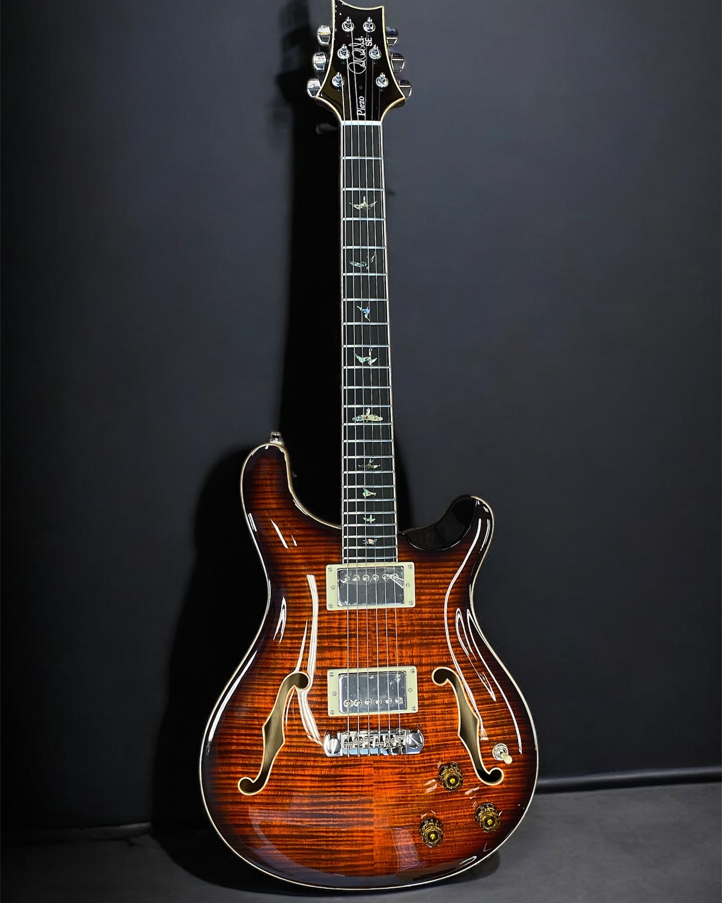 New strings, new vibes. 🎸 This PRS Hollowbody isn’t just a guitar—it’s pure instrument luxury. #PRS #electricguitar #HollowbodyHeaven #ToneGoals #luxury #tigerstripes