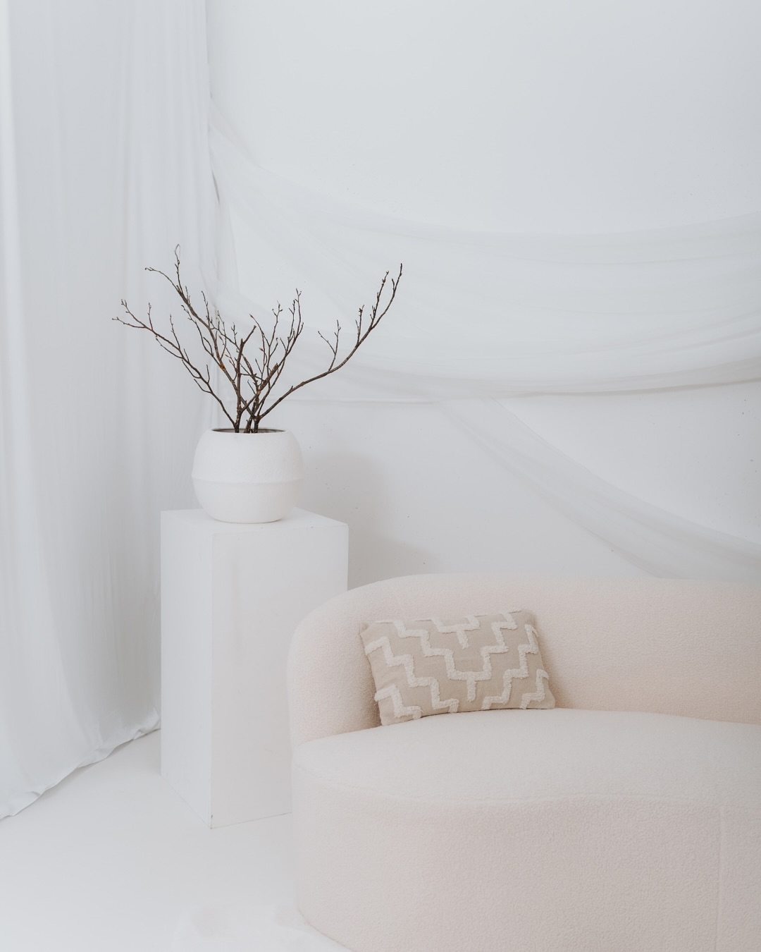 Studioliebe ?
Ein Ort wo ich all meinen Stil und Liebe gesteckt habe. Ich liebe einfach jede Ecke. Shoote dort unglaublich gerne. Freue mich auch immer so über die Reaktionen wenn ihr das erste Mal zu mir kommt ?
Hier entstehen viele tolle Momente ??
#neugeborenenfitografin #fotografie #familienfotografin #familienshooting #newbornphotograph #studio #fotostudio #fotostudiolechfeld #untermeitingen #augsburg#landsbergamlech#schwabmünchen#kaufering#landsberg_am_lech #allgäu #fotografin #fotostudio