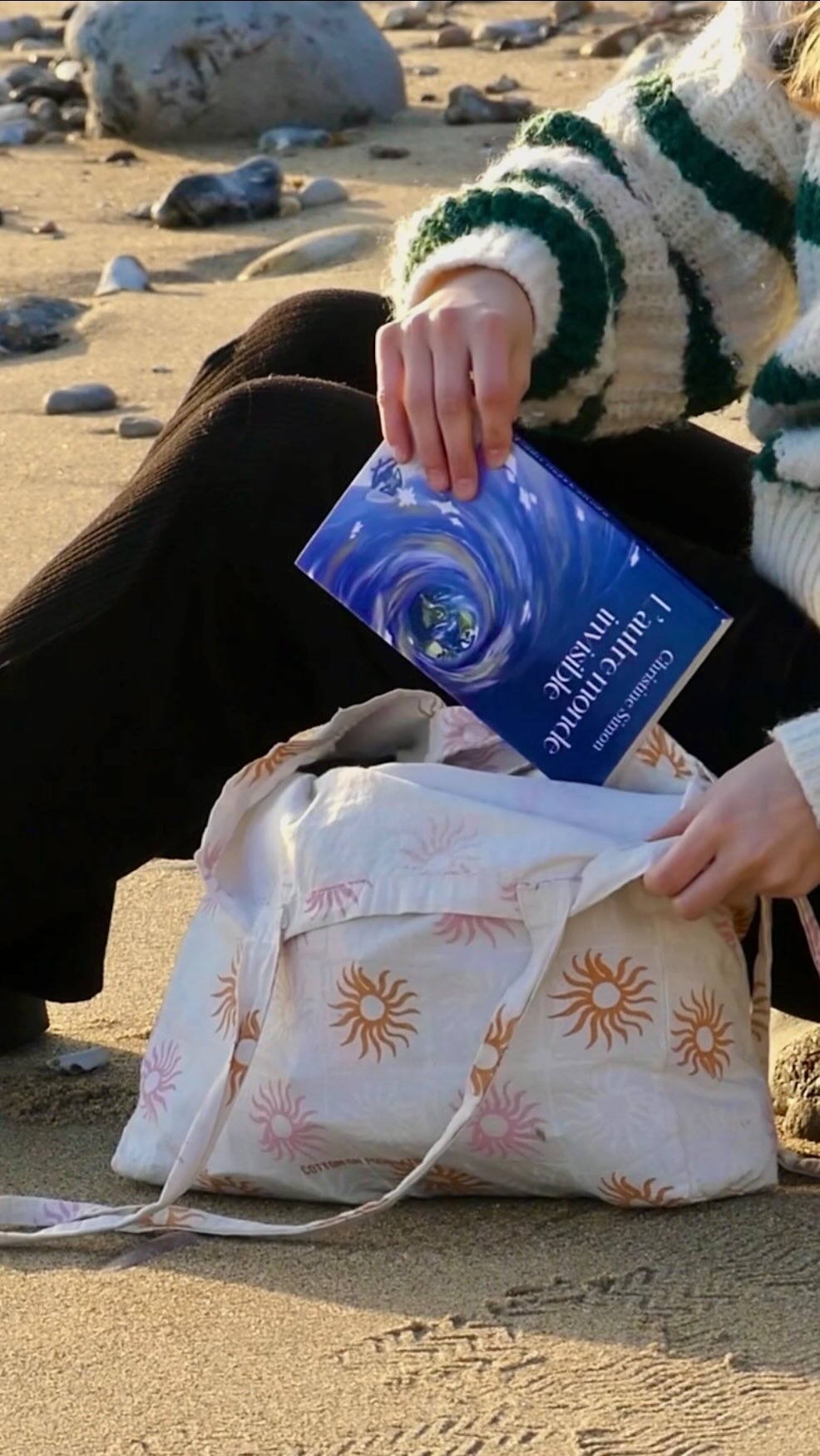 Alors que la nature s’éveille, il est temps d’ouvrir les yeux sur ce qui se cache au-delà du visible… ?
Installez-vous au soleil, laissez le vent tourner les pages… et laissez-vous emporter par L’Autre Monde Invisible ! ?
? Et vous, quel livre vous accompagne ce printemps ? ?
#Lecturemystique #AutremondeInvisible #Esoterisme #PrintempsLittéraire #Voyagespirituel #BookstagramFr #Romanfantastique