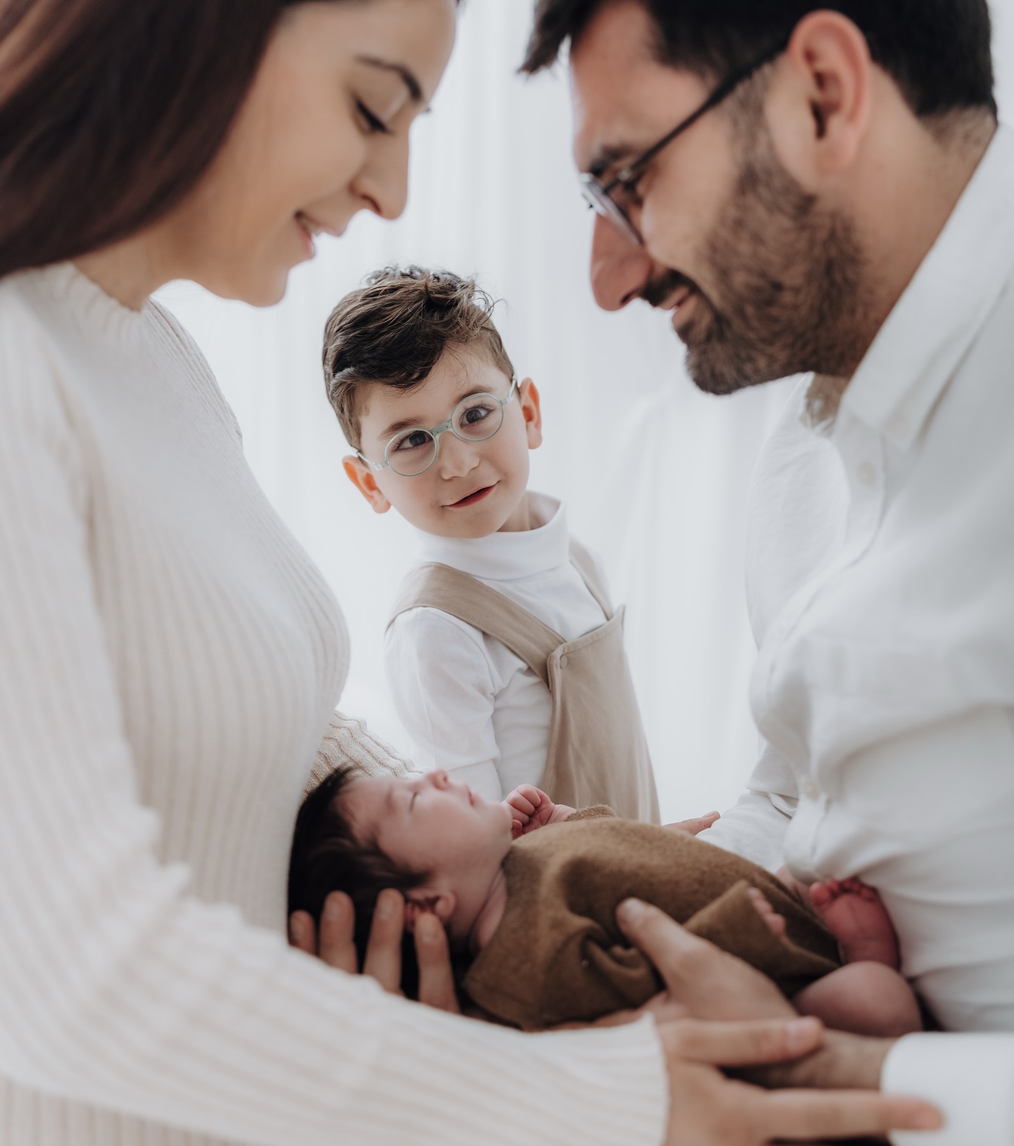 NewbornShooting ??
Hier wird aufjedenfall viel gelacht und Spaß gemacht. Das ist so wichtig. ? wir machen Fotos von den Babys, auch die großen Geschwister kommen nicht zu kurz. Familienfotos sind im NeugeborenenShooting auch immer dabei sowie Einzelfotos mit Mama und Papa
Im Juli sind noch wenige Termine frei ? melde dich jetzt schon und reserviere ein Termin ??
#Newborn#neugeborenenfotografie#neugeborenes#details#detail#nataschakreiplphotography#neugeborenenshooting#newbornshooting#baby#neubornbaby#familienfotografin#neugeborenenfotografin#neugeborenenstudio#landsbergamlech#kaufering#Landsberg_am_lech#Allgäu#münchen#münic#