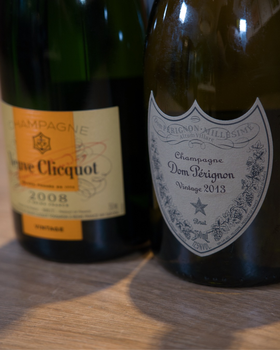 Au Collonge Café, nous sélectionnons des Champagnes d’exception pour accompagner vos plus beaux moments. ?
Découvrez Veuve Clicquot Vintage 2008, un millésime d’exception alliant fraîcheur et complexité, ainsi que Dom Pérignon Vintage 2013, l’expression ultime du raffinement et de l’équilibre.
À savourer en apéritif ou pour sublimer votre repas. ?
? Venez trinquer avec nous !