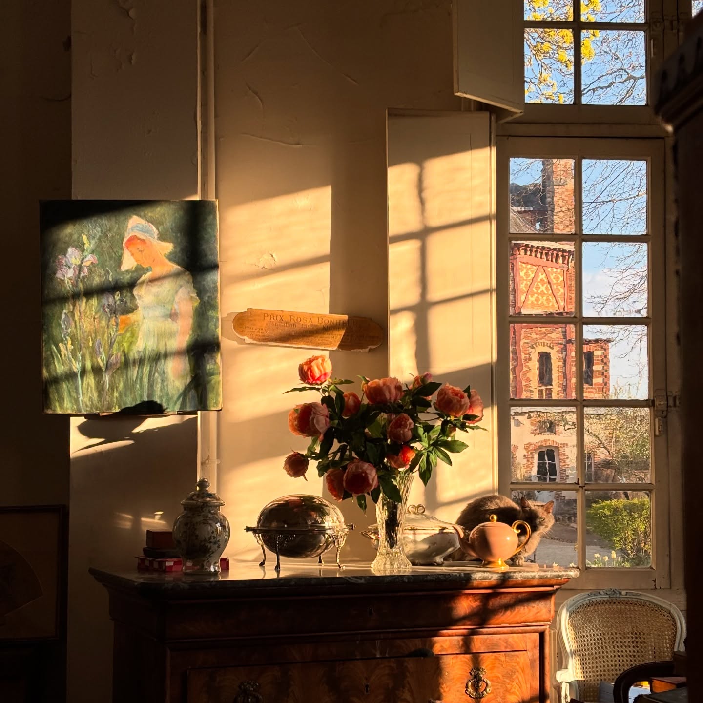 La façade de l’atelier de Rosa Bonheur, un bouquet de fleurs, une œuvre de la grande Anna Klumpke restaurée l’année dernière, et Crunch ?⬛
Pas de doute, nous sommes bien dans le « Domaine de la Parfaite Amitié »
#rosabonheur #annaklumpke #chateaurosabonheur #museerosabonheur #tableau #chat #chateau #patrimoine #musee #visite #art #ancien