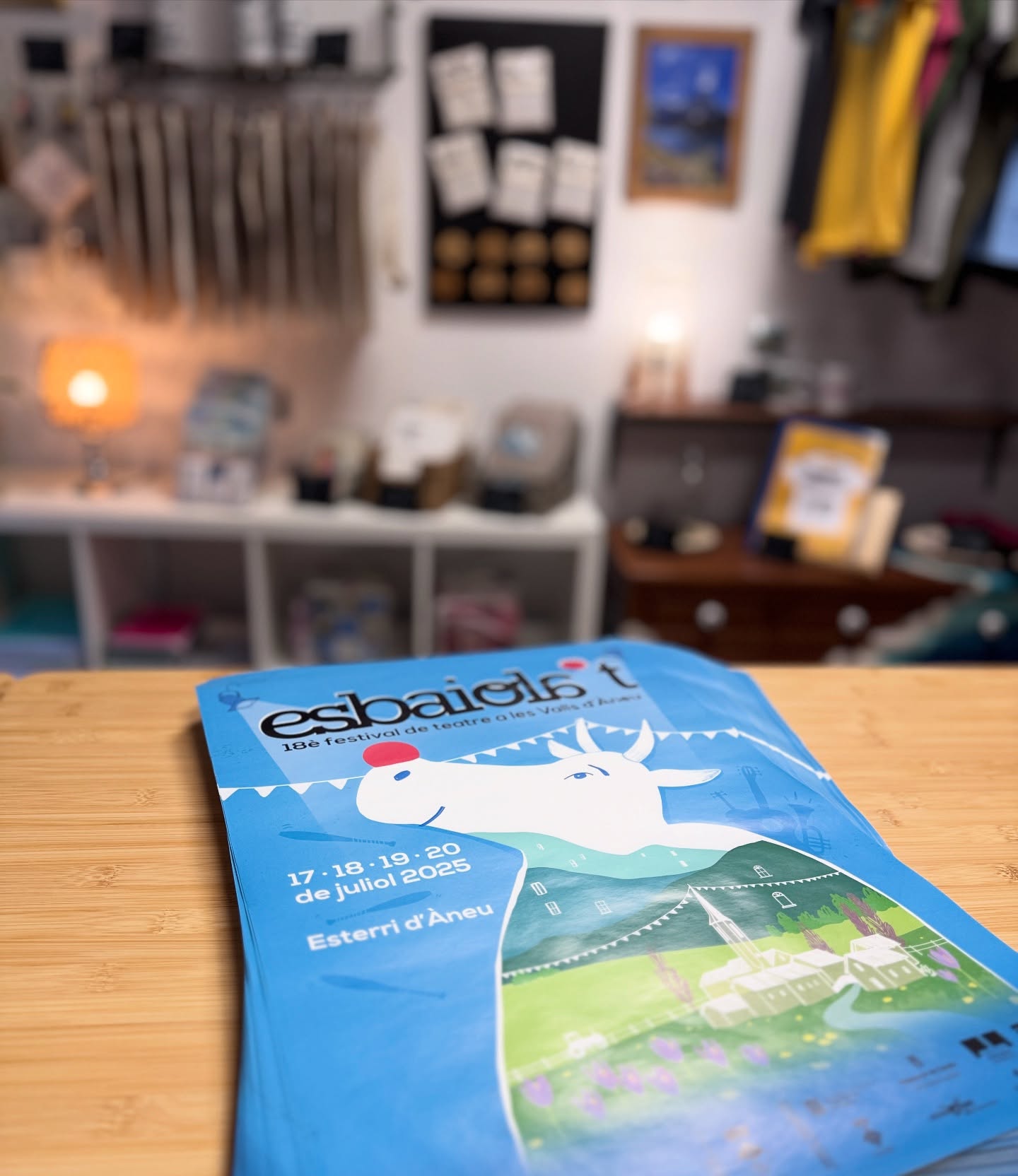 3 mesos i @esbaiolatfest ?
Això ja ho tenim aquí!
De moment el súper cartell del @swen_art
Ja aniran arribant més coses
#pallarssobirà #pallarsjussà #altpirineuiaran #nautaran #valdaran #altàneu #esterridàneu #vallsdàneu #llavorsí #rialp #alins #baqueiraberet #espot #portainé #sort #lapobladesegur #tremp #gerridelasal #valldecardós #vallfarrera #salardú #vielha #tredos #arties #dissenygràfic #copisteria #impremta #serigrafia #retolació #merchandising