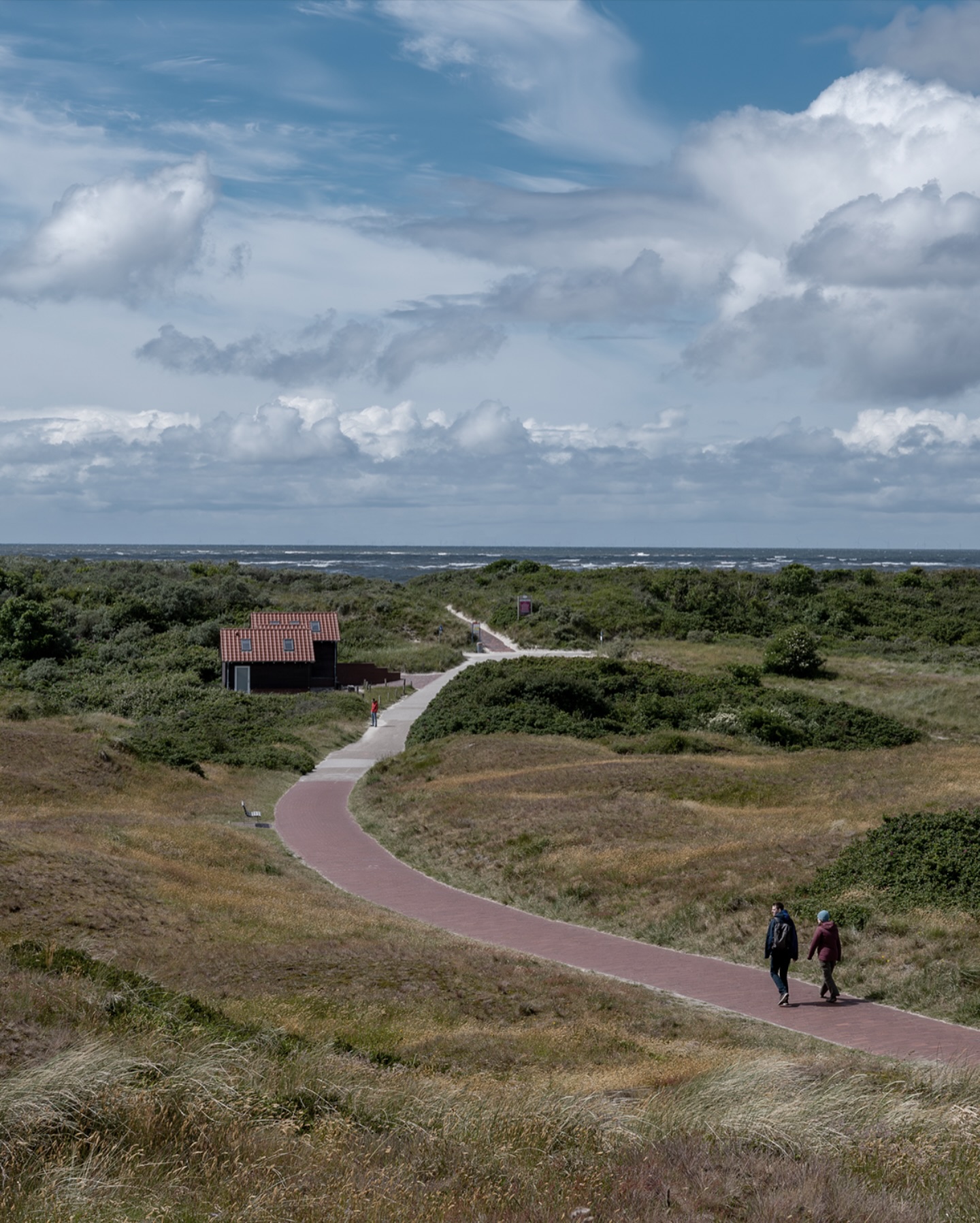 Weite Wege, salzige Luft und das Rauschen des Meeres – Willkommen auf Langeoog! ?
Hier verliert man die Zeit, aber findet sich selbst – ob allein, zu zweit, mit der Familie oder dem Vierbeiner.
#langeoog #logierhus_langeoog #natur #langeoogweh #langeoogliebe #nordseeliebe #lieblingsinsel