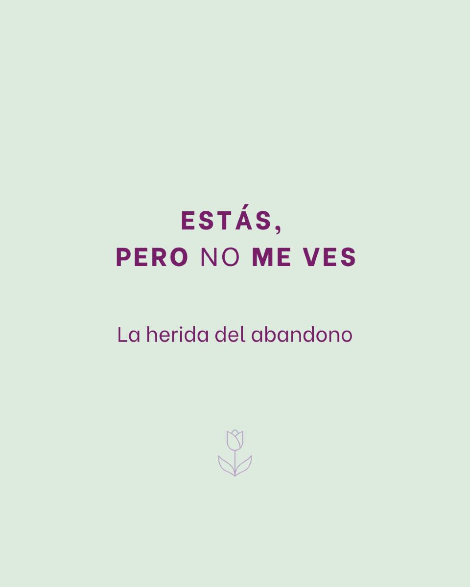 ? “Es la primera vez que me llamas hijo. Lo haces con los demás, conmigo no”.
A veces, lo que más necesita un adolescente no es una solución, sino una presencia.
En el capítulo 2 de Adolescencia, vemos cómo el hijo del inspector intenta conectar con su padre sin éxito. Compite con su gimnasio, su trabajo, su distancia emocional. Y eso duele más que cualquier castigo.
? La herida de abandono no siempre es literal. A veces ocurre en casas con dos padres presentes, pero ausentes emocionalmente.Porque estar no siempre significa acompañar.
⚖️ Lo vemos también cuando el protagonista siente que debe adaptarse a lo que se espera de él, aunque eso implique renunciar a lo que realmente le gusta.
? Podemos prevenir muchas heridas escuchando de verdad. Validando. Nombrando. Abrazando.
? ¿Cómo demuestras tú que estás disponible para tu hijo o hija? Cuéntame, quizás inspiras a otras familias.
? Comparte este post si crees que puede ayudar a otros a reflexionar sobre su presencia emocional en casa.