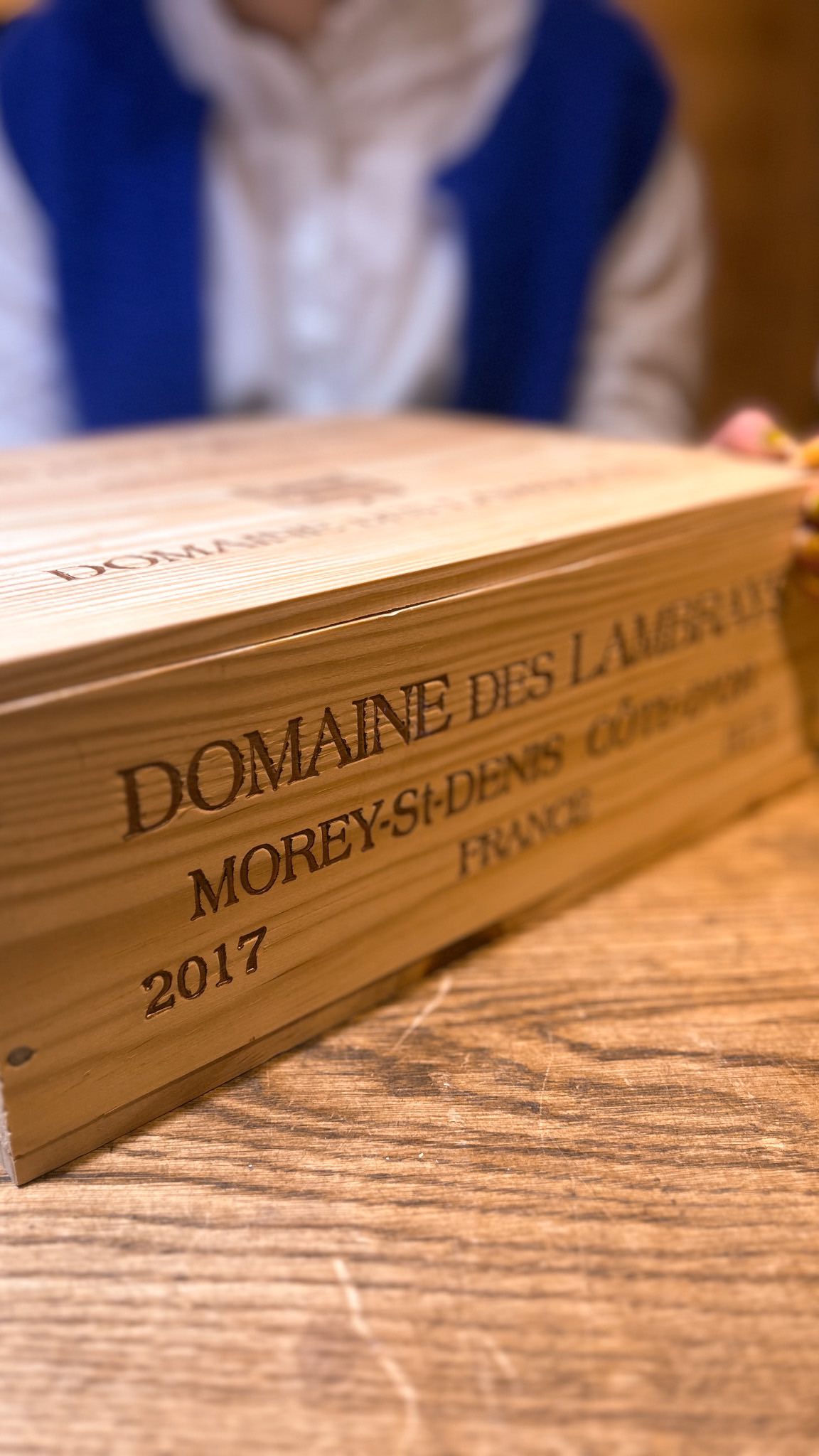 ASMR Domaine des Lambrays : laissez vos sens s’ouvrir comme cette caisse bois ????️?
#asmrwine #cavistestrasbourg #vinostradastrasbourg #vinostrada #winelover #caveavinstrasbourg #strasbourg #caviste #asmr #domainedeslambrays #grandsvins #vinsdebourgogne #closdeslambrays #grandcru #wineunboxing #moreystdenis #cotedor
L’abus d’alcool est dangereux pour la santé, à consommer avec modération.