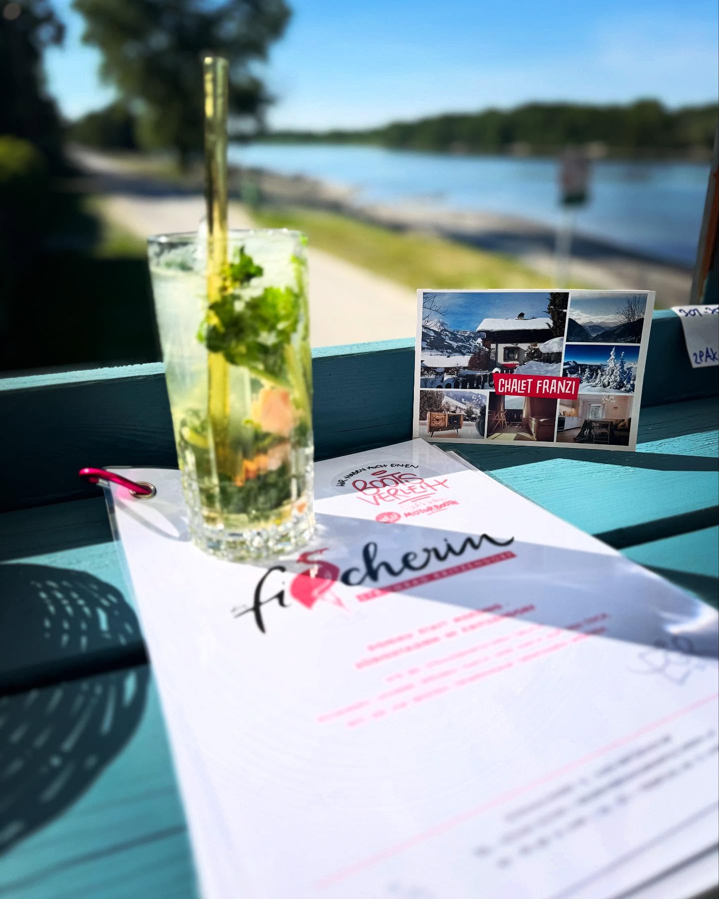 Season Opening und Shout out an Heinz Holzmann, unserem Architekten vom #chaletfranzi und seit einigen Jahren Wirt an der Donau. Sein #diefischerin team feiert heute Eröffnung. Wir wünschen Euch eine erfolgreiche Zeit! #diefischerin #chaletfranzi #donau #