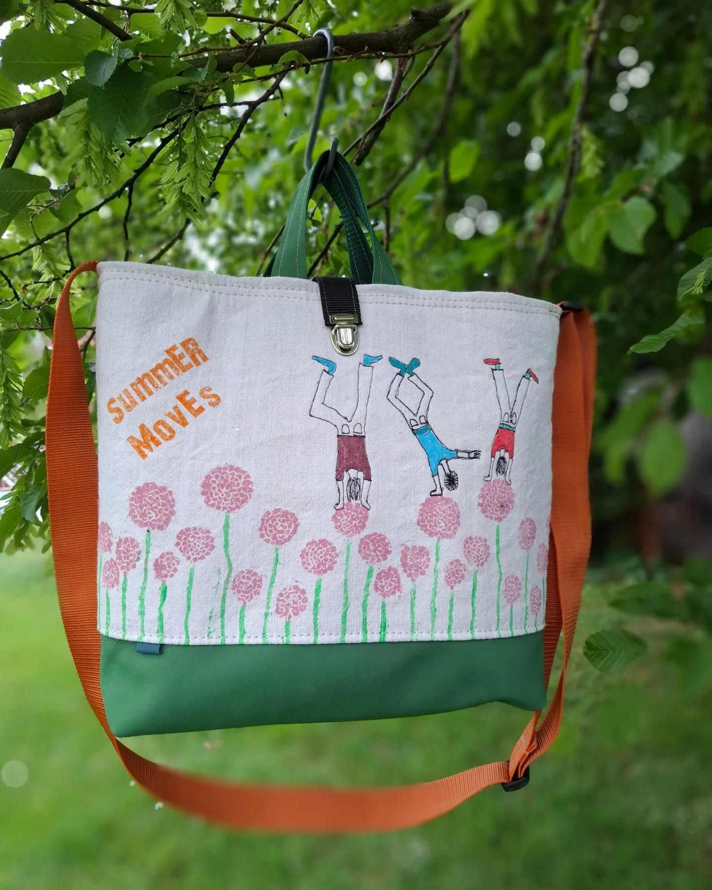 Juppheidi! TASCHEN-MITTWOCH
Uiii, es gibt viel zu sehen!
Bin sooooo gespannt wie ihr sie findet.
Habt einen hellen Tag!
In den nächsten Tagen stelle ich euch die ein oder andere Tasche noch genauer vor. So mit Rückseite und Innenleben etc.
#frischgenähtes #upcycling #unikat #upcyclingtasche
#statement #thinkpositivebepositive #zuversicht #humorhilft #detailssindtoll #patchwork #linoldruck #omasgegenrechts #hannoverliebe