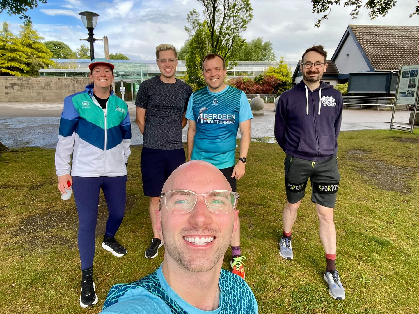 ☁️ Sunday morning gang before their 5K and brunch at Duthie Park!
? Back again on Wednesday from 6:15pm at Aberdeen Sports Village - see you there!
?️??️⚧️???????⬛️⬜️?️⚧️?️?
#aberdeenfrontrunners #LGBT #LGBTQIA #lgbtrun #lgbtrunning #lgbtrunningclub #lgbtaberdeen #frontrunners #internationalfrontrunners