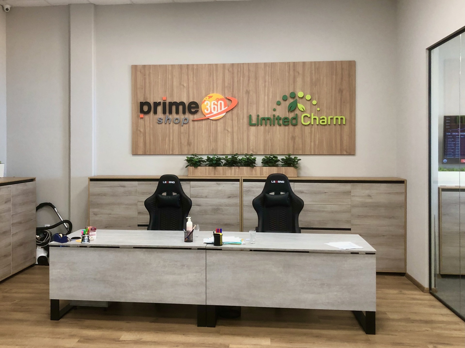 U današnjem svetu trgovine, prepoznatljivost brenda na prezasićenom tržištu čini razliku između uspešnih i neuspešnih kompanija. @primeshop360.rs to jako dobro zna i zato su našoj radionici poverili izradu znaka kompanije koji dominira njihovim poslovnim prostorom. Hvala na ukazanom poverenju ❤️
-
#retail #trgovina #prodaja #webshop #internetprodaja #direktnimarketing #direktnaprodaja #poslovniprostor #reklama #logo #logotype #cnc #cncmachine #foamcutting #foamcuttingmachine #stiropor #stirodur #stirodurreklame #stiroporart #stiroporimena #stiroporslova #stiropordekoracije #dekoracija #dekoracije #dekoracijevencanja #dekoracijaizloga #dekoracijalokala #brendiranje #brendiranjelokala #cncsecenjestiropora