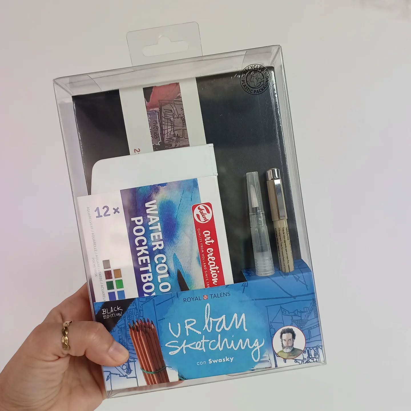 ❤️ Sets creativos ❤️
Estos sets de iniciación al Urban Sketching con Swasky o de Travel Journal con CRES son ideales para viajar este verano y disfrutar de tu momento creativo y lanzarte a probar!!!
También son el regalo perfecto para esa persona a la que le gusta crear!
Disponibles en tienda físi a y online ?
#grappapapereria #royaltalens #urbansketching #traveljournal