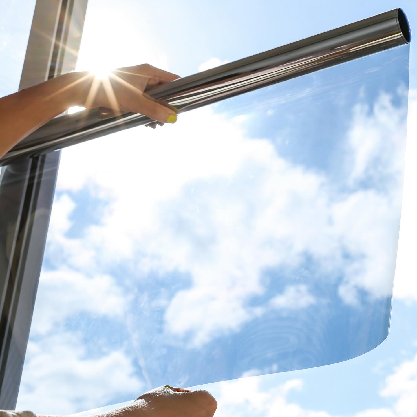 ? Hitzeschutzfolien – clevere Lösung für heiße Tage! ?
Hitzeschutzfolien sind mehr als nur Sonnenschutz – sie sorgen für spürbar angenehmere Temperaturen in Innenräumen, reduzieren Blendeffekte und schützen Möbel und Böden vor dem Ausbleichen. ?
Ob Büro, Ladengeschäft oder Zuhause: Mit unseren modernen Hitzeschutzfolien bleibt die Sonne draußen – und der Komfort drinnen. ?✨
✅ Senkt die Raumtemperatur um bis zu 10 °C
✅ Spart Energiekosten für Klimaanlagen
✅ Schützt vor UV-Strahlen
✅ Modern und unauffällig in der Optik
Wir beraten dich individuell und kümmern uns um eine perfekte, blasenfreie Montage!
? Interesse? Schreib uns einfach eine Nachricht oder ruf an – wir machen dir gerne ein unverbindliches Angebot.
#hitzeschutz #hitzeschutzfolien #uvschutz #heatprotection #flachglasfolien #montage #montageteam #werbetechnik #mediambo #lindau