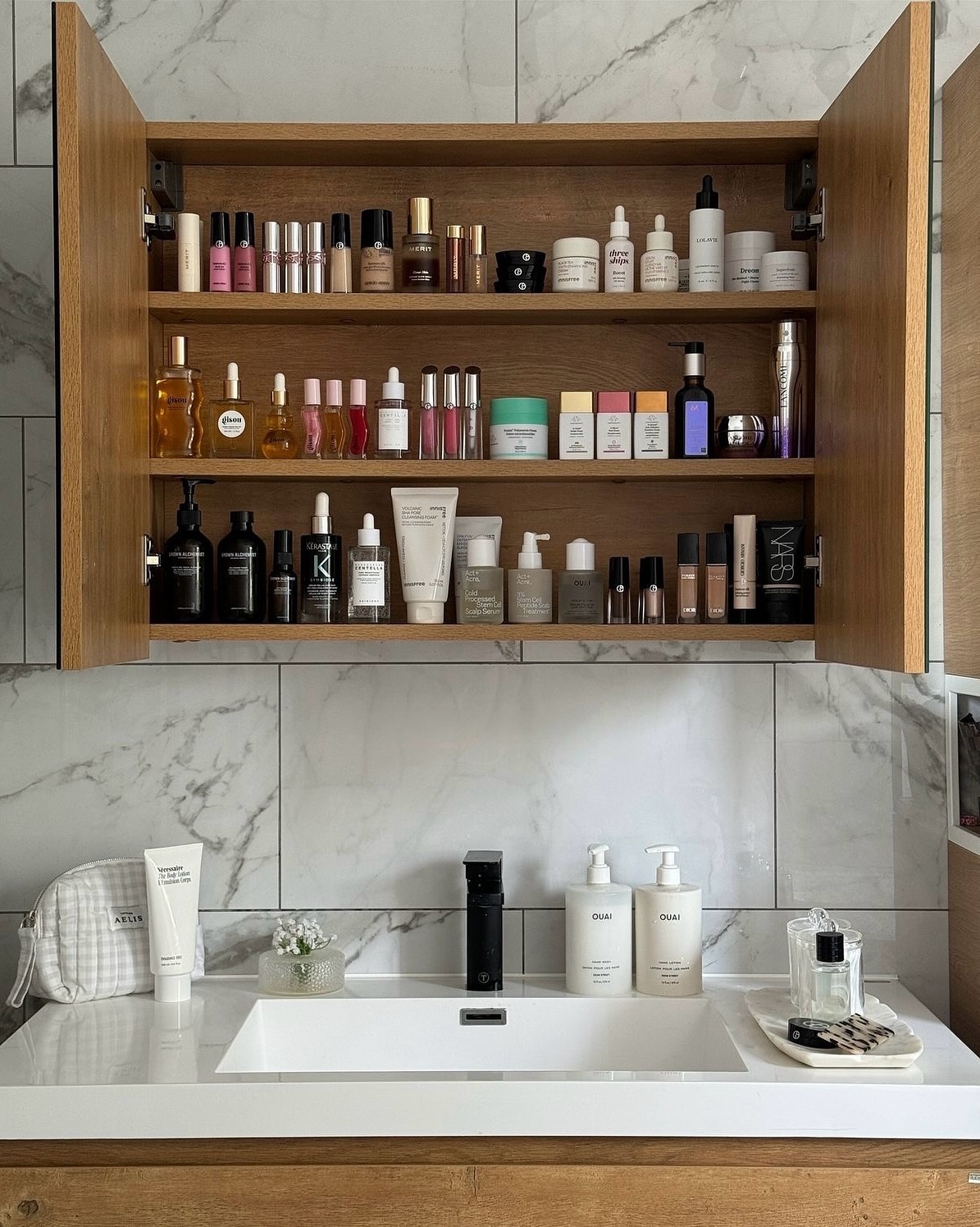 POV: You’re trying to pack your entire bathroom cabinet into your carry-on ?
We got you, bestie ?✨ The Gemini Organizer packs like a dream and unfolds into your very own mini glam station