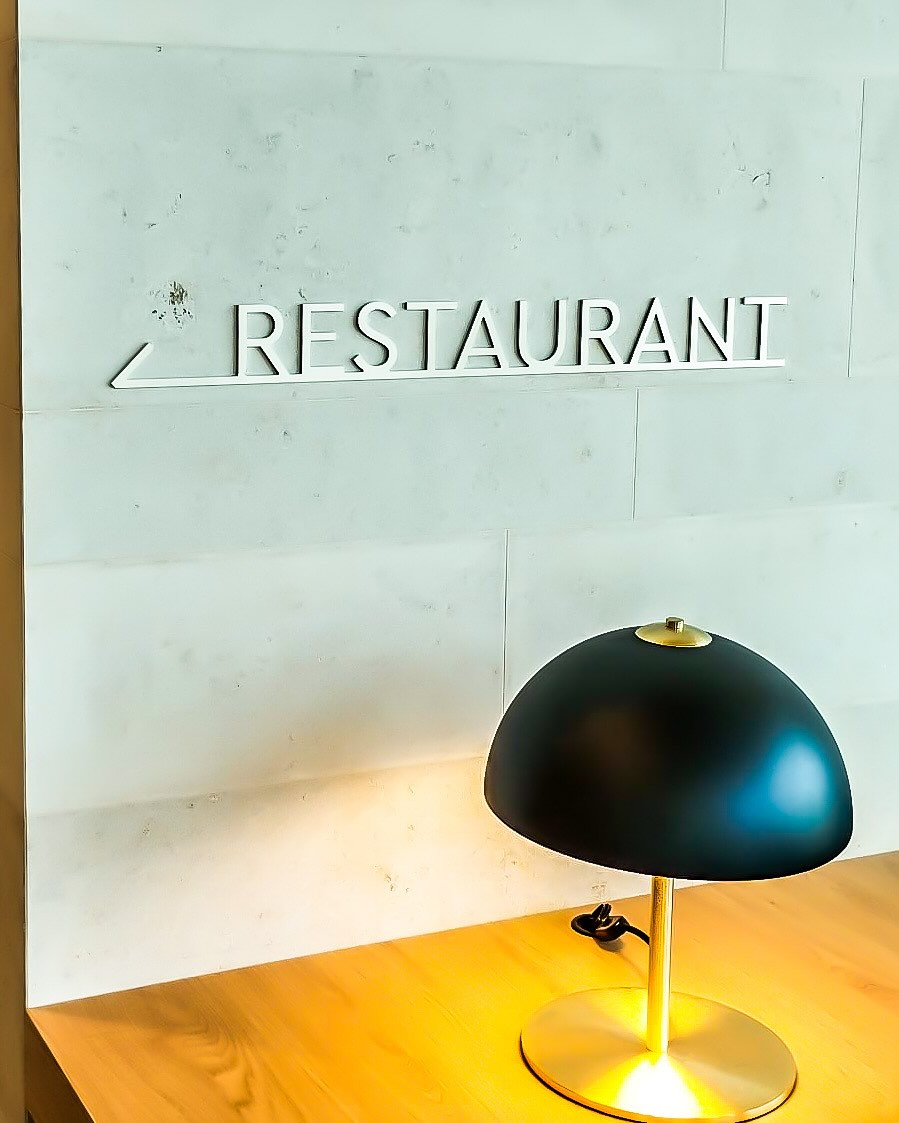 Leitsysteme für dein Hotel, dei Restaurant oder die Praxis!
Von der Idee bis zur perfekten Umsetzung: Wir fertigen deine individuellen Logos in eigener Produktion und montieren sie fachgerecht vor Ort.
✅ Präzise Fertigung
✅ Starkes Montageteam
✅ Alles aus einer Hand
#fassadendesign #aussenwerbung #leitsystem #fräslogos #alu #vectorized #messing #individual #beunique #hotel #restaurant #bar #praxis #werbetechnik #grafikdesign #mediambo