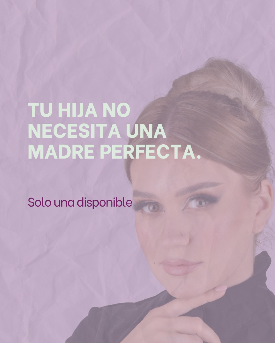 A veces nos exigimos tanto que se nos olvida algo básico:
Tu hija no necesita una madre perfecta.
Necesita una madre presente.
Que escuche, aunque no tenga la solución.
Que abrace, aunque esté cansada.
Que se equivoque, pero vuelva.
Tu escucha vale más que cualquier plan perfecto.
El vínculo se construye en lo pequeño.
En lo cotidiano.
En lo real.
? “Estás haciendo lo mejor que puedes. Y eso ya es mucho.”
¿Lo hablamos?
autocuidado-en-vacaciones salud-mental-materna conciliación-familiar-verano vacaciones-con-hijos cuidar-de-ti-siendo-madre psicología-para-madres estrés-en-la-maternidad cómo-cuidarse-en-verano vínculo-familiar-y-autocuidado madres-agotadas-verano