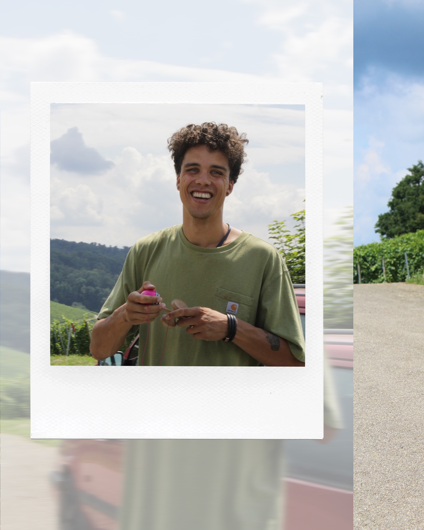 —— Recap: Open Slide Jam ——
Dat war ne Sause! Letzten Samstag waren wir bei schönster Sonne gemeinsam an unserem Homespot, in Vorbereitung auf unser Down Ins Länd Event am nächsten Tag🌞 Es ist immer schön zu sehen, wie unser Homespot Leute aus ganz Deutschland (und darüber hinaus!) begeistert, zusammen geslidet und die Zeit genossen wird🛹 Natürlich gab es auch die Gelegenheit, schon einmal die Regenrollen zu testen😶🌫️ Es hat Bock gemacht, ihr Lieben!🫰🏼
@mikromaschin & @fla4.2 haben ein paar Momente festgehalten📸
Supported by:
@laybackskateshop
@hackbrettlongboards
@freiburgerbierle
@becker_grip_soles
@nemoproducts
@darkmattergrip
@skoatrucks
#downinsländ2025 #schauinslandfreeride #freiburgfreeridecrew #freiburgerlongboardverein #flbv #downhilllongboarding #downhillskateboarding #extremesport #makedhskatinggreatagain #communitybuilding #skateevent #blackforest #slidejam #vineyardskating #homespot