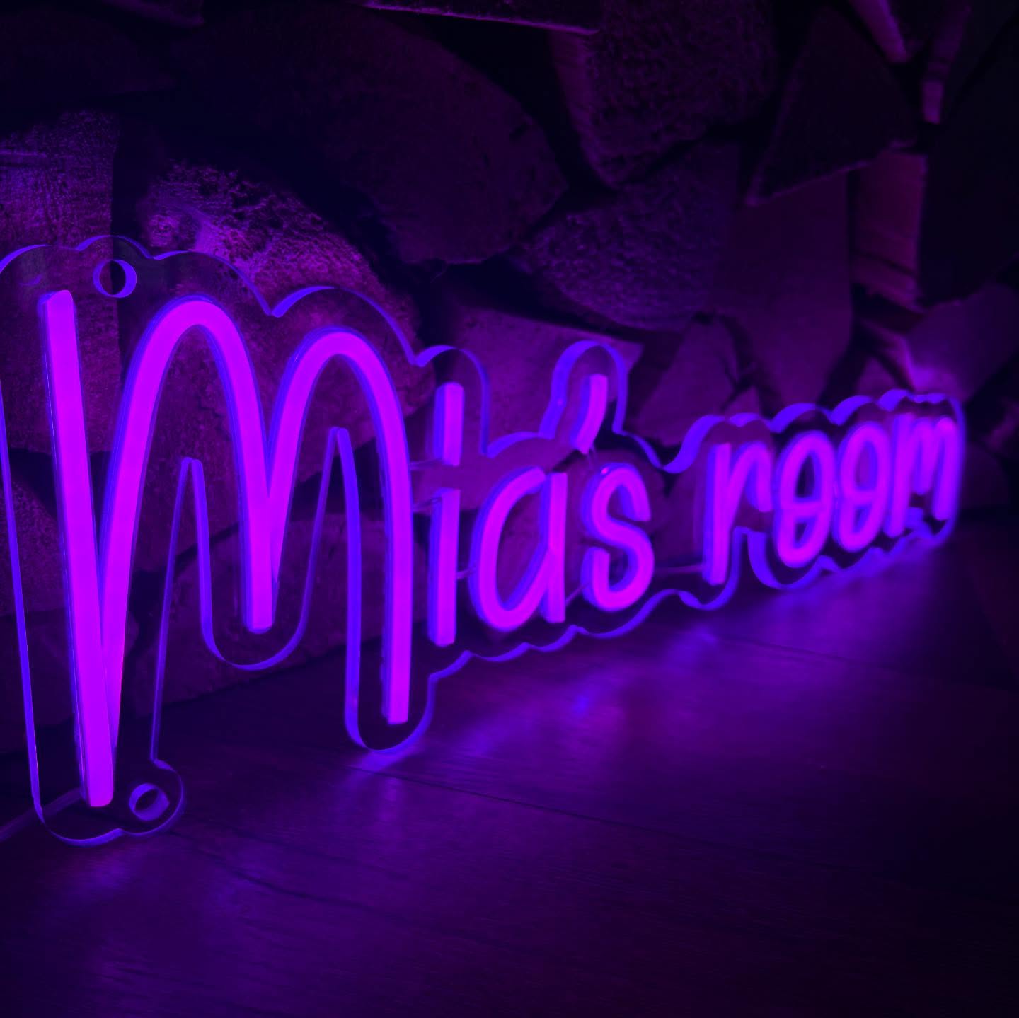 Pretty in Purple ? The perfect birthday present for your grandchildren!
#customneonsign #purple #bedroomdecor #explorepage #ledneonsign #shopsmall #smallbusiness