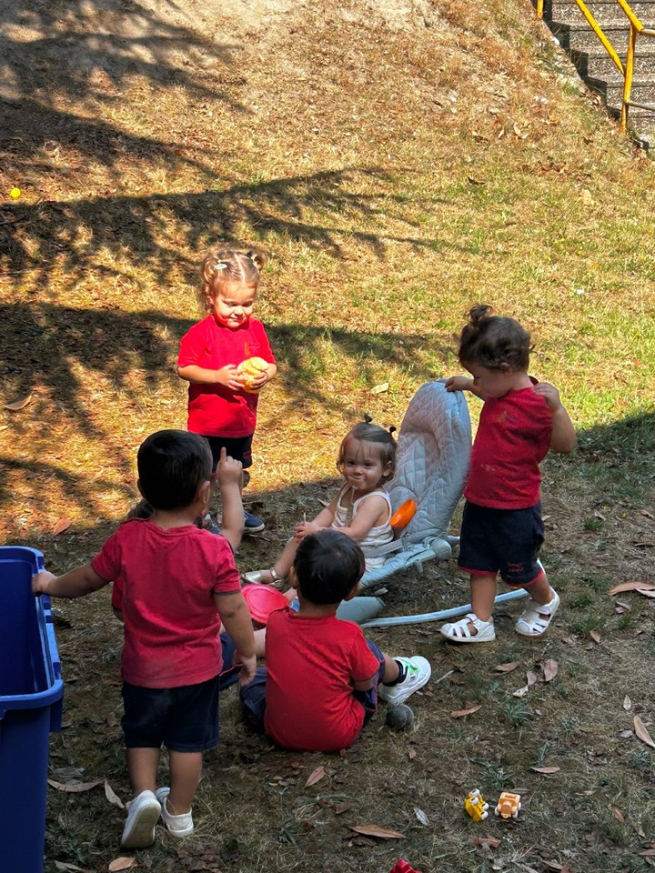 ? Para cerrar el curso, nada mejor que un día en la naturaleza: pintando, jugando y disfrutando juntos.
Gracias por haber estado siempre al otro lado, siguiendo nuestras aventuras, apoyando y acompañando a los peques ❤️
En unos días nos vemos de nuevo… ¡con las pilas cargadas para el próximo curso! ?✨