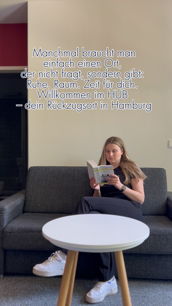 Manchmal braucht es genau das: einen Rückzugsort.
Ein Ort, der nicht laut ist, sondern entspannt. Nicht hektisch, sondern easy.
Genau das findest du im HUB Harburg. ?️
Stylish eingerichtet, mit eigener Kitchenette, gemütlichem Bett und genug Raum zum Durchatmen.
Ob Kurztrip oder Longstay – hier ziehst du dich zurück und tankst neue Energie. ⚡
? Jetzt Apartment sichern & dein Zuhause auf Zeit entdecken!
#HUBHarburg #GoodLookingSimplicity