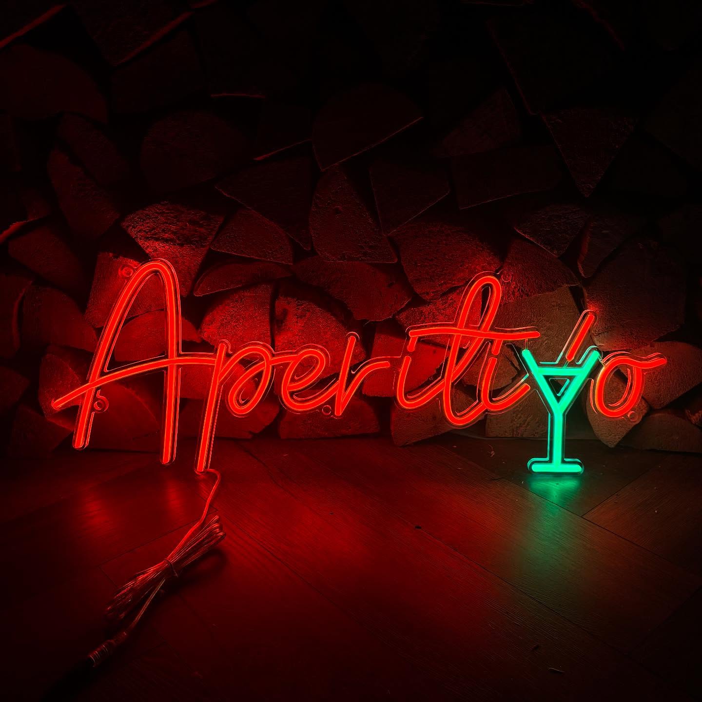 We love bringing your ideas to life ??This customer sent us a sketch of her vision and we made it a reality! There’s nothing better than turning your dream design into something tangible. #customledneonsign #handmadeinyorkshire #aperitivo #martini #orangeneon #ledneon #bespoke #smallbusiness #shopsmall