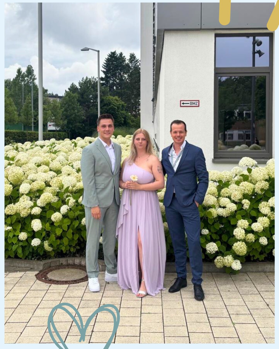 Unsere allererste Auszubildende zur Hotelfachfrau hat es geschafft: Annika hat ihre Ausbildung erfolgreich abgeschlossen und wir könnten nicht stolzer sein! ?✨
Im Rahmen der SICON Hospitality hat Annika viele Einblicke bekommen, aber ihre Hotellerie-Stationen hat sie direkt bei uns im sylc. absolviert. Und genau hier geht ihre Reise auch weiter: Ab sofort verstärkt sie unser Front Office Team. ??
Wir freuen uns riesig, dass du weiterhin Teil des sylc.-Teams bist! ?
TEAM
HOTELLERIE
HAMBURG