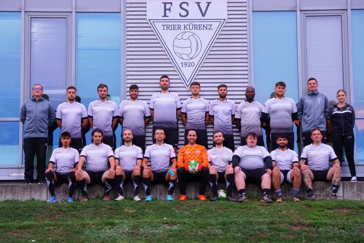 Unsere 2. Mannschaft für die Saison 25/26 ?
__________
#fsv #trier #mannschaft #mannschaftsfoto #saison #saison2526 #oneteam #gemeinsamstark