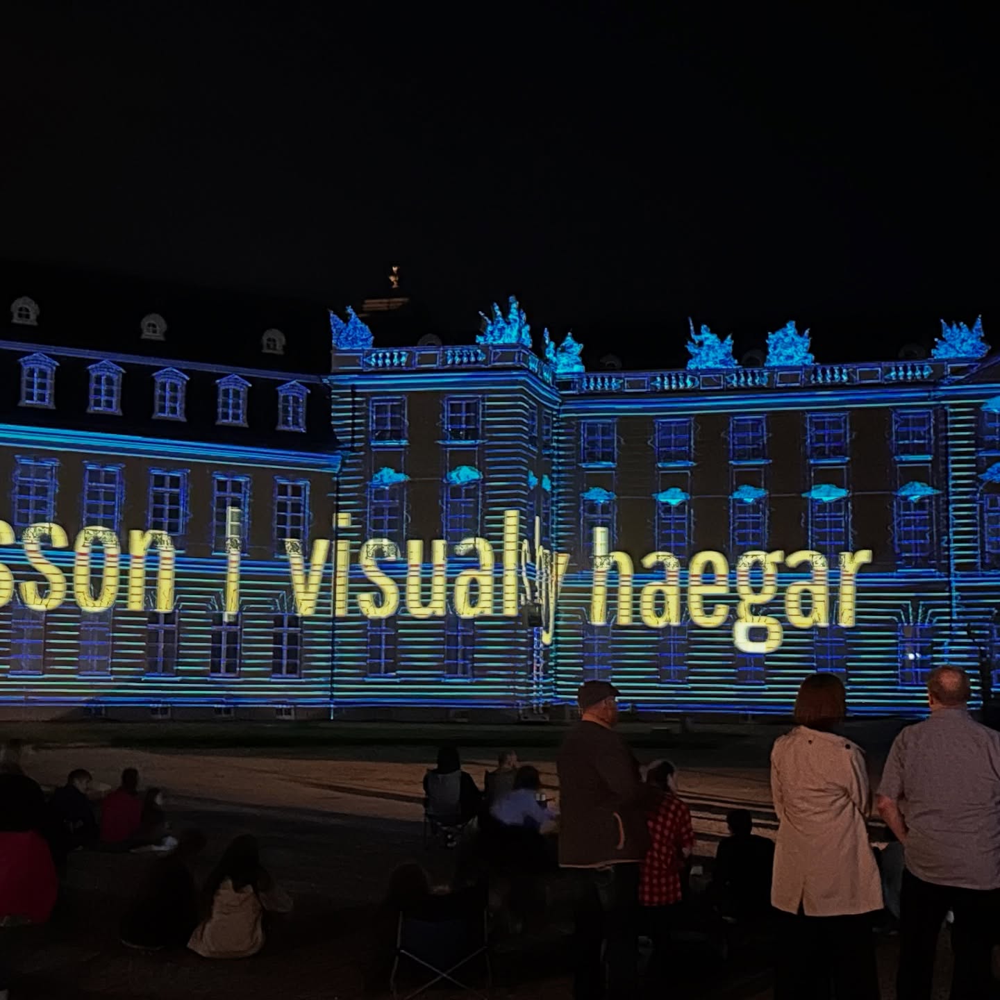 Karlsruhe, SchlossLichtspiele, gestern mit Visuals von Haegar und Musik von Omar und Tommy #livevisuals #videokunst #videoart #schlosslichtspielekarlsruhe @jazzclub_karlsruhe @haegar_live @omargudjons @baldutommy @iam_alexandramatthes