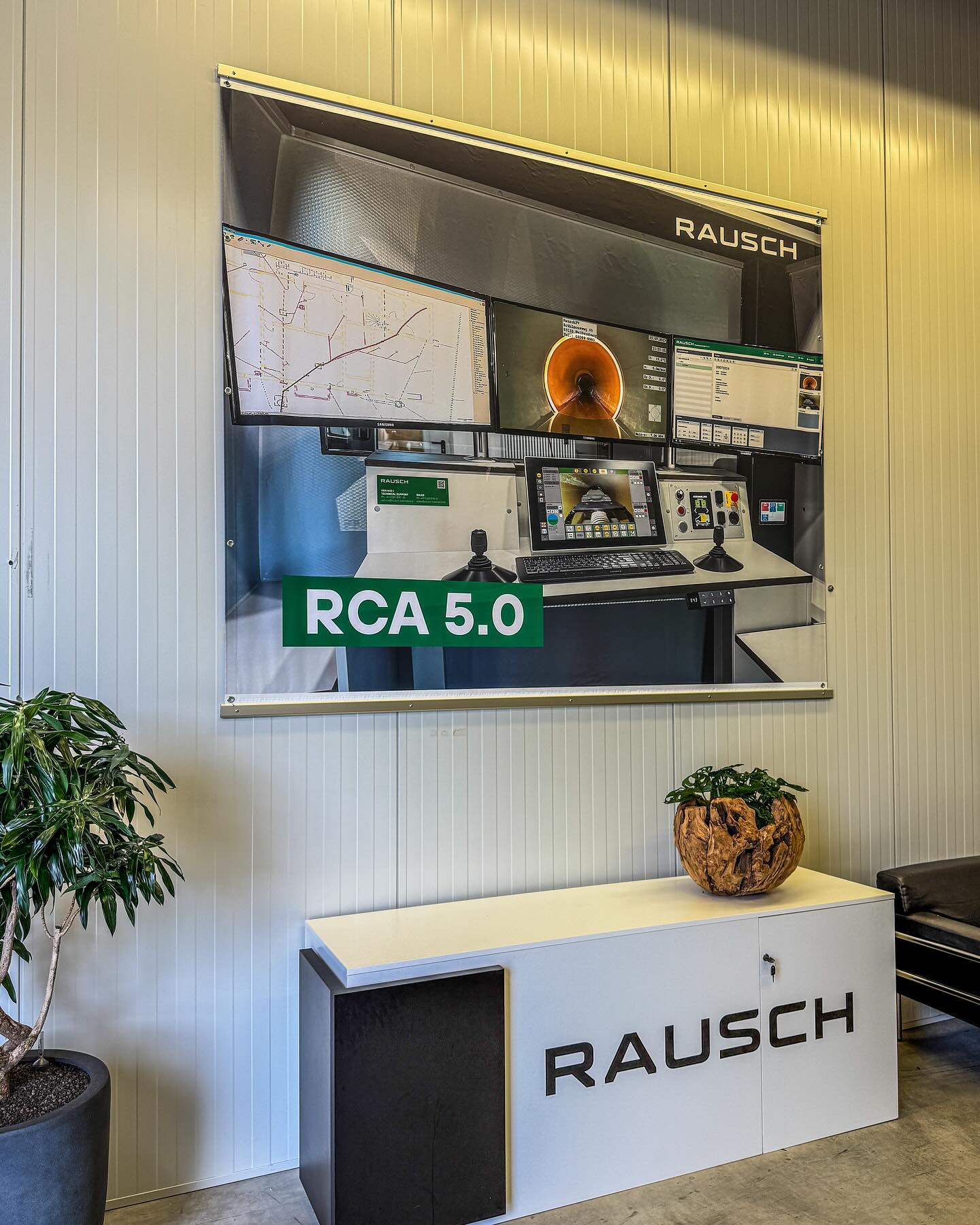 ?✨ mediambo – Dein Werbepartner am See ✨?
Direkt am Bodensee entwickeln wir starke Ideen für starke Marken. Von Car-Wrapping über Fassadendesign bis hin zu Textilien, Bannern und Helmdesigns – bei uns bekommst du alles aus einer Hand. Modern, kreativ und technisch auf höchstem Niveau.
? Mit unserem Team aus Gestaltern und Monteuren setzen wir Projekte um, die nicht nur auffallen, sondern in Erinnerung bleiben.
Ob für dein Unternehmen, dein Team oder deinen Store – wir machen Werbung sichtbar.
? mediambo – modern, cool, innovativ. Dein Partner für Werbetechnik und Grafikdesign am See.
#mediambo #werbetechnik #grafikdesign #bodensee #fassadendesign #carwrapping #außenwerbung