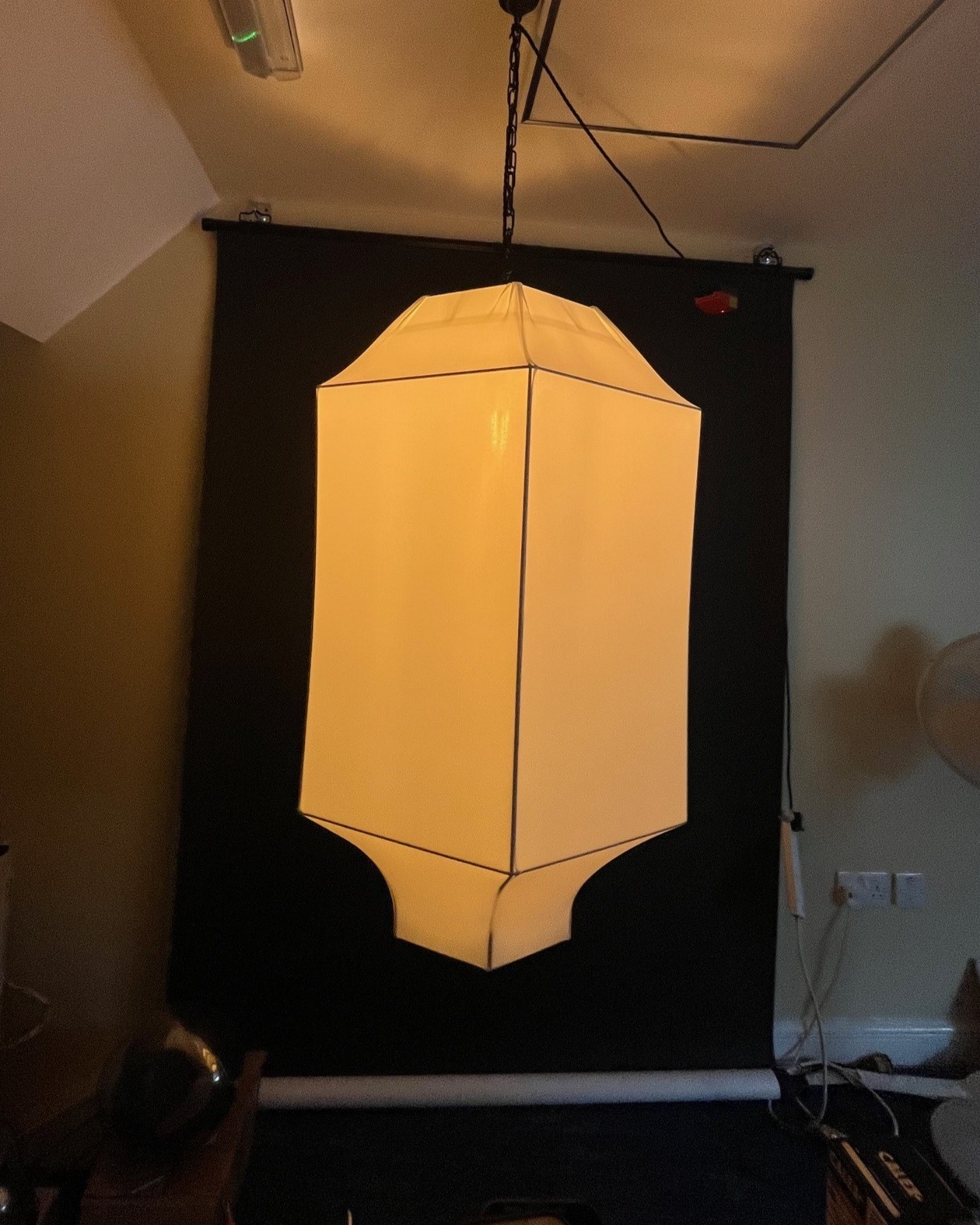 ✨ Bold. Geometric. Striking. ✨
Our latest creation: bespoke hexagon pendants, each standing tall at 1000 mm and wrapped in premium white Lycra. The result? A flawless, even glow that transforms any space into a statement of elegance.
Tested under multiple lighting conditions, these pendants are designed to adapt beautifully to their environment — and soon, they’ll be making their mark in a high-end venue.
? Custom-made for the commercial & hospitality industry.
? Where design meets craftsmanship.
#BespokeLighting
#HospitalityDesign
#InteriorInspo
#LightingDesign
#LuxuryInteriors
#CommercialLighting
#lightingdesign
#bespokelighting
#lightingmanufacturer
#UKManufacturing