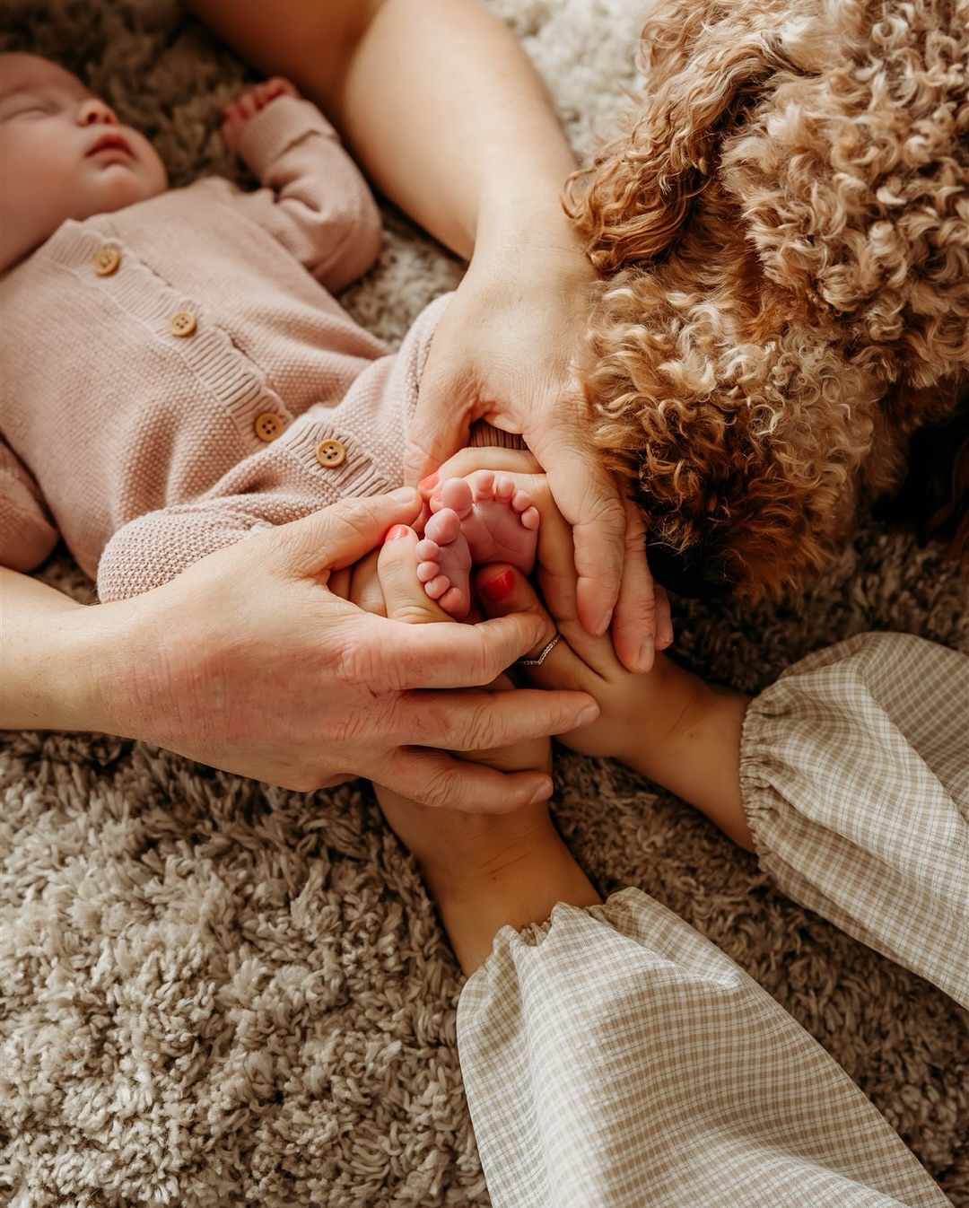 When 3 become 4 🐾✨
There’s something so special about building a friendship with a couple and then being invited to capture each beautiful milestone along the way. This newborn session was truly the stuff of dreams – pure joy, love, and the tiniest little toes! 💕👶
.
.
.
.
.
.
#NewbornPhotography #LifestylePhotography #FamilyPhotographer #NewParents #NewbornSession #NaturalNewbornPhotography #CapturingMemories #DocumentaryFamilyPhotography #ParenthoodJourney #TinyToes #NewLife #FamilyLove #CandidPhotography #UKPhotographer #HeartwarmingMoments #LifeWithBaby #FromBumpToBaby #LoveInTheDetails #FamilyPhotographyUK #NewChapter