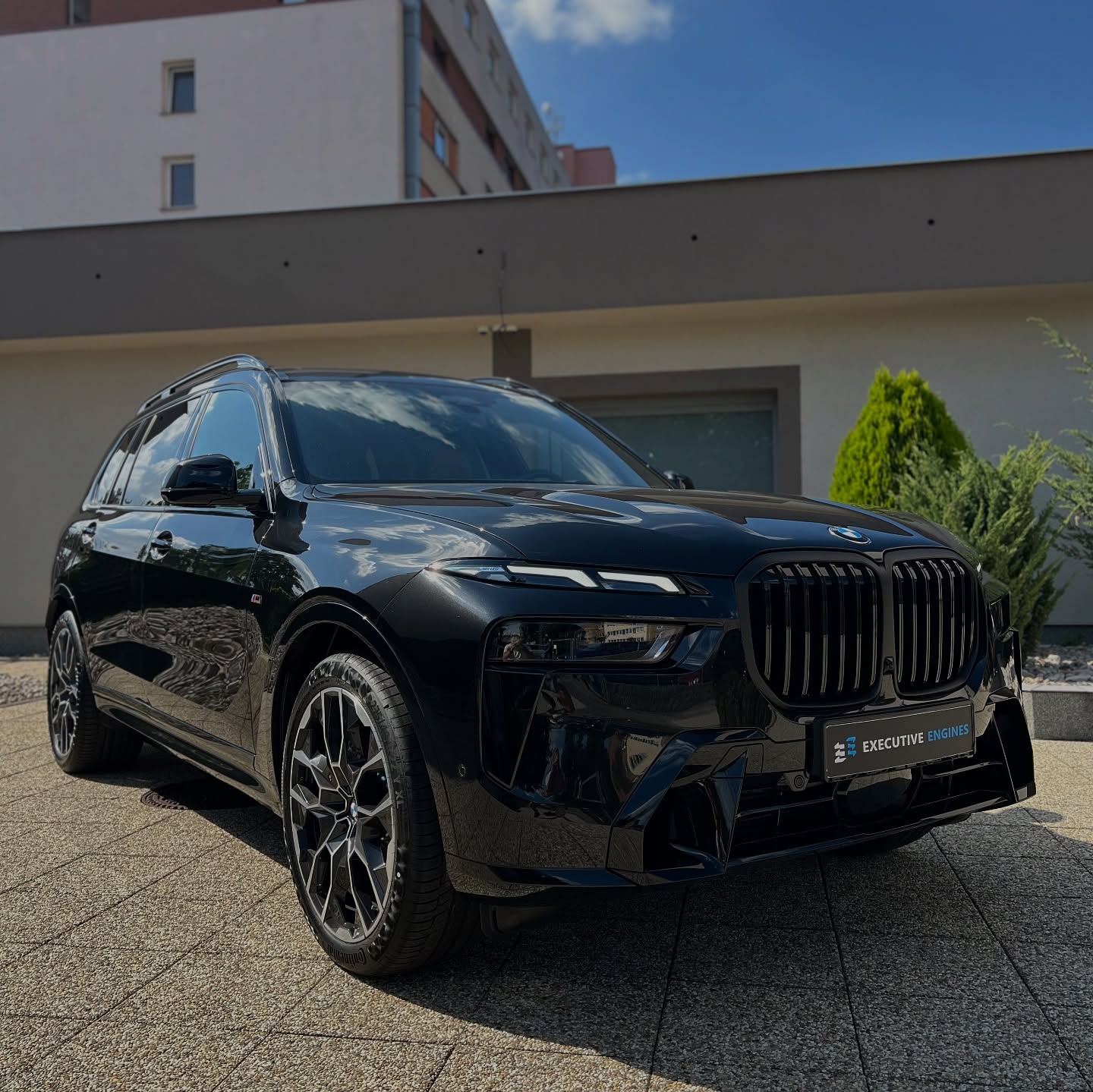 🌀 BMW X7 40d black on brown 🌀
#bmw #bmwlovers #bmwm #mperfomance #msport #bmwmsport #bmwx7 #bmwx7bmw #executive