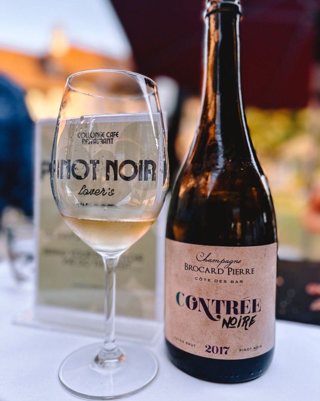 Amateurs de vin, ceci est pour vous ! ?
Le Pinot Noir Club du Collonge Café ouvre ses soirées à celles et ceux qui aiment découvrir, déguster, et partager. Des cuvées rares, des flacons qu’on n’ouvre pas tous les jours, une table conviviale… et l’envie de vivre le vin autrement.
? Pour s’inscrire et recevoir toutes les informations : collongecafe@outlook.com