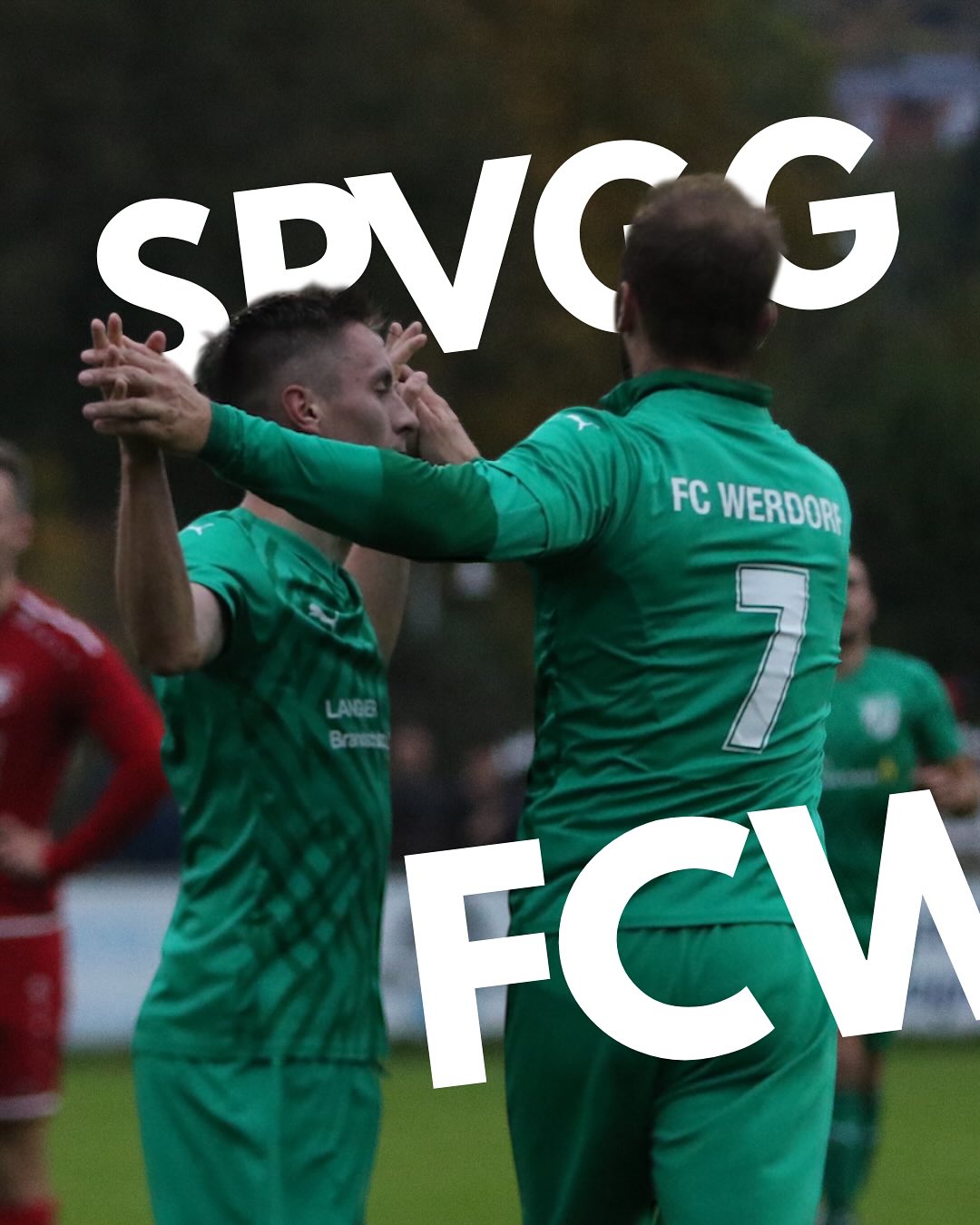 Enges Spiel am Samstagabend!?
•
Das Spiel unserer ersten Mannschaft startete mit der direkten Führung durch Mike Sinkel. Die ersten 30 Minuten spielten unsere Jungs die Gäste an die Wand und Tobias Grothe konnte auf 2:0 erhöhen. Doch mit dem Ende der Halbzeit wurden die Gäste stärker und stellten unsere Jungs vor Probleme. Dies setzte sich auch in der zweiten Halbzeit fort und durch einen Elfmeter konnte auf 2:1 verkürzt werden. Erst ab der 70. Minute gelang es unseren Jungs, eigene offensive Akzente zu setzen. Mike Sinkel erzielte das 3:1 in der 75. Minute und das war der K.O. für die Gäste. Am Ende konnte Markus Wünch das 4:1 erzielen und damit war das Spiel endgültig entschieden!
•
Wir bedanken uns für die zahlreiche Unterstützung?
•
•
#fc1926werdorf #fcwerdorf #fcw #seit1926 #kreisliga #kreisligaromantik #kreisligafussball #fussball