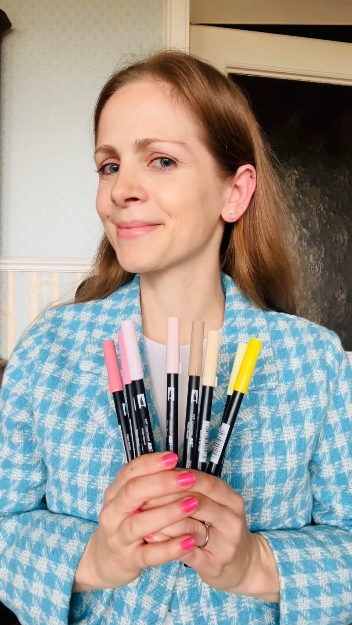 ? Just a girl… and her art reveal. ?
30 years later, Clueless still makes me smile.
Here’s my little tribute — full of colour, detail, and heart.
Totally Clueless, totally me.
Some icons never fade — Thank you @aliciasilverstone for bringing the 90s magic to life. ?✨
#Clueless30 #Clueless #Clueless30thAnniversary #AliciaSilverstone #CherHorowitz #ArtReveal #JustAGirl #90sVibes #FashionIllustrations #TombowDualBrushPen #BrushPenArt #PopArtStyle #Topenga #TopengaArt