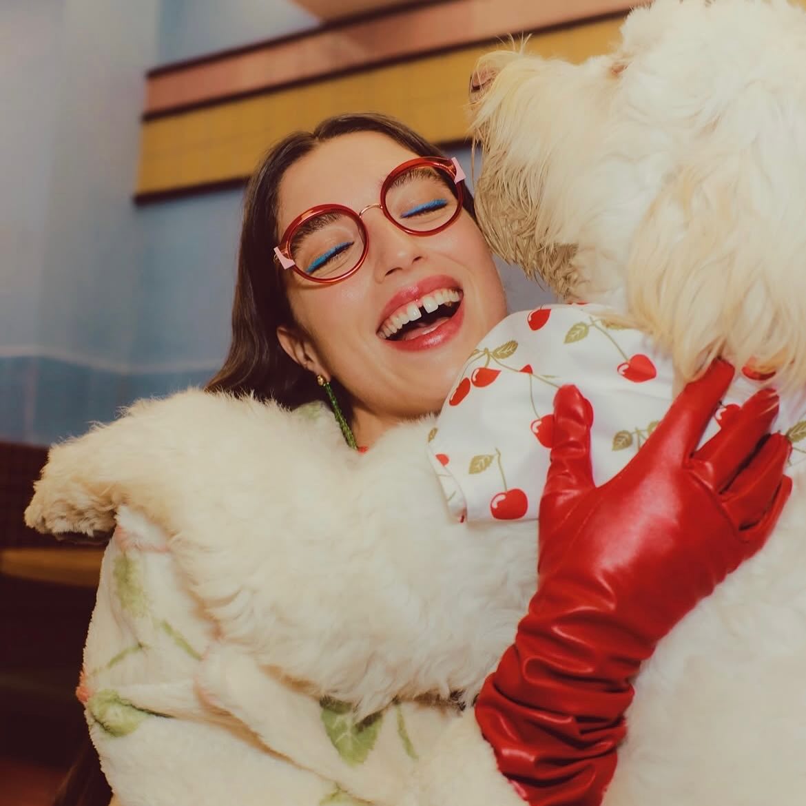 ¡Esta semana ha empezado a tope! ?? Hemos estado viendo la nueva colección de Woodys: Unique Bakery ?✨ y solo podemos decir que… ¡hemos elegido modelos MUY chulos! ??
Muy pronto los tendremos en tienda para que podáis verlos, probarlos y enamoraros ??️
La próxima semana enseñaremos muuucho más de nuestra selección de esta colección tan especial ?? Por ahora… solo os dejamos este pequeño adelanto ??
¡Se viene cositas! ??
#Optica #GafasBonitas #WoodysEyewear #NuevaColección #UniqueBakery #GafasConEstilo #EyewearLovers #Tendencias2025 #OpticaMola #LookConGafas #VisiónConEstilo #FashionEyewear #OpticosOptometristas ?✨