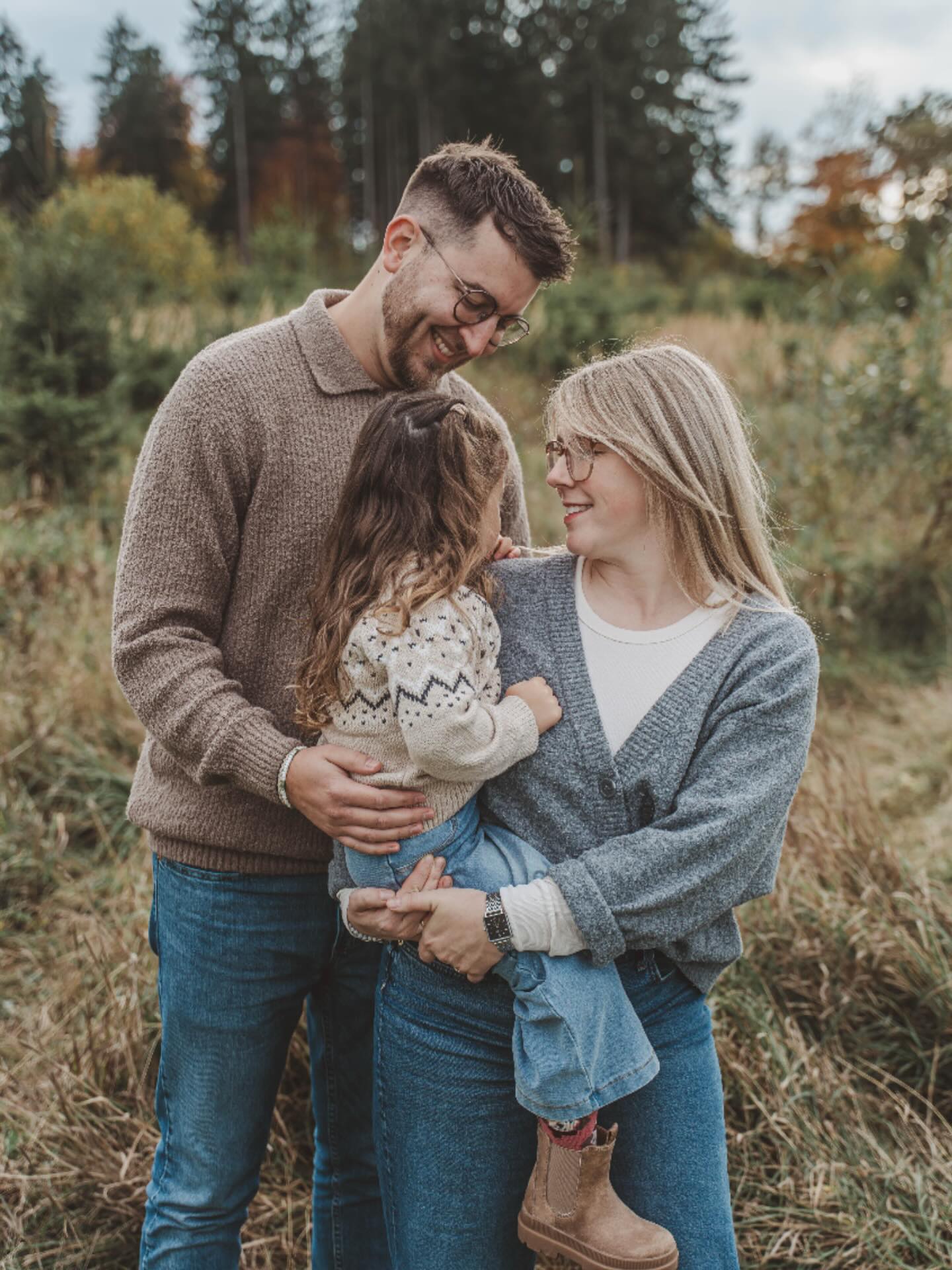Die Familienaktion im Oktober ist vorbei und es sind wieder so viele tolle Familienmomente entstanden. β€οΈ??
FAMILIENBILDER
EIFEL
FOTOGRAFIE
#lorenakrΓ€merfotografie #eifel #familienbilder #momentedesglΓΌcks #erinnerungenfΓΌrsherz #kinderglΓΌck #fotografie