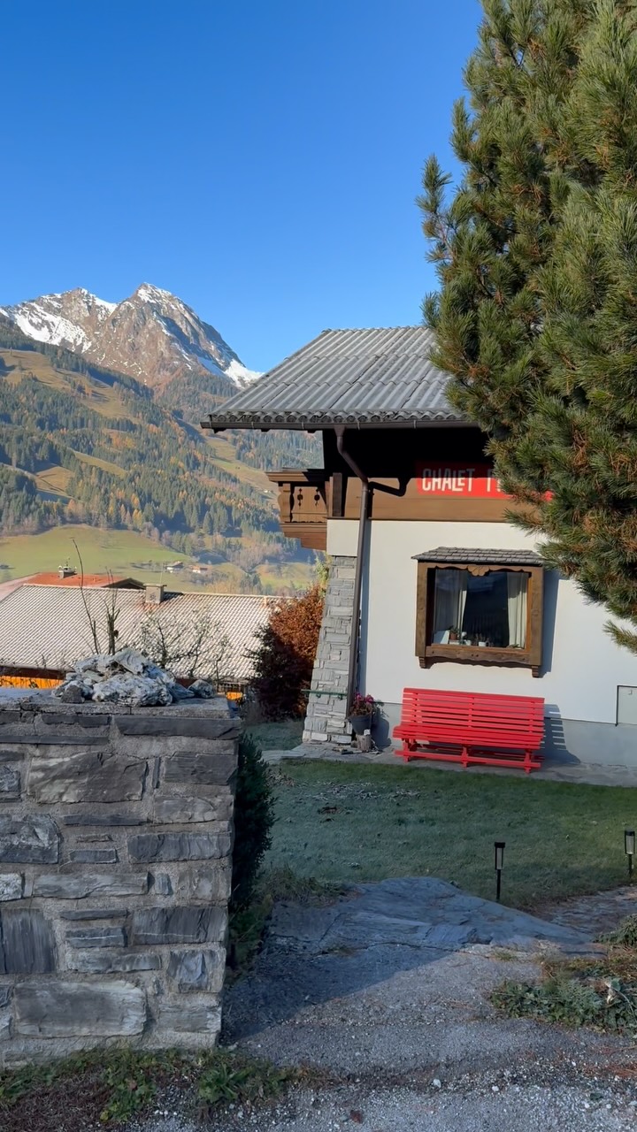 sonnenaufgang vorm Chalet Franzi. so fesch. #imchaletisschee #chaletfranzi #dorfgastein #urlaubindenbergen #visitgastein