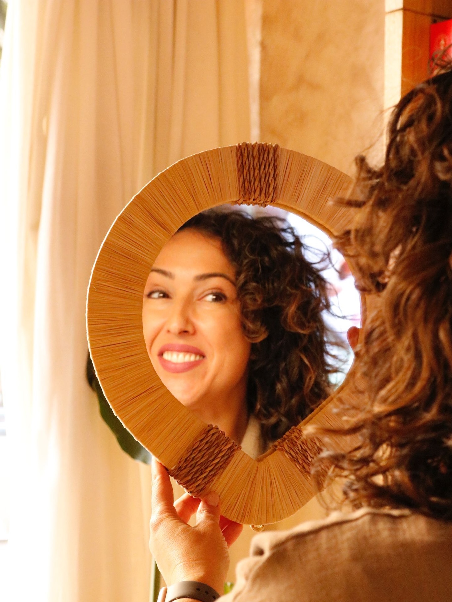 Cuando tú te miras al espejo, nosotros vamos un paso más allá ✨
En Sedatio, miramos tu piel con ojos expertos, analizamos sus señales y entendemos lo que realmente necesita.
Tú solo relájate, que de lo demás nos encargamos nosotros 💆♀️
Porque cuidarte es más fácil cuando alguien sabe cómo hacerlo bien.#DiagnósticoFacial #TuPielNuestraPrioridad #CuidadoExperto