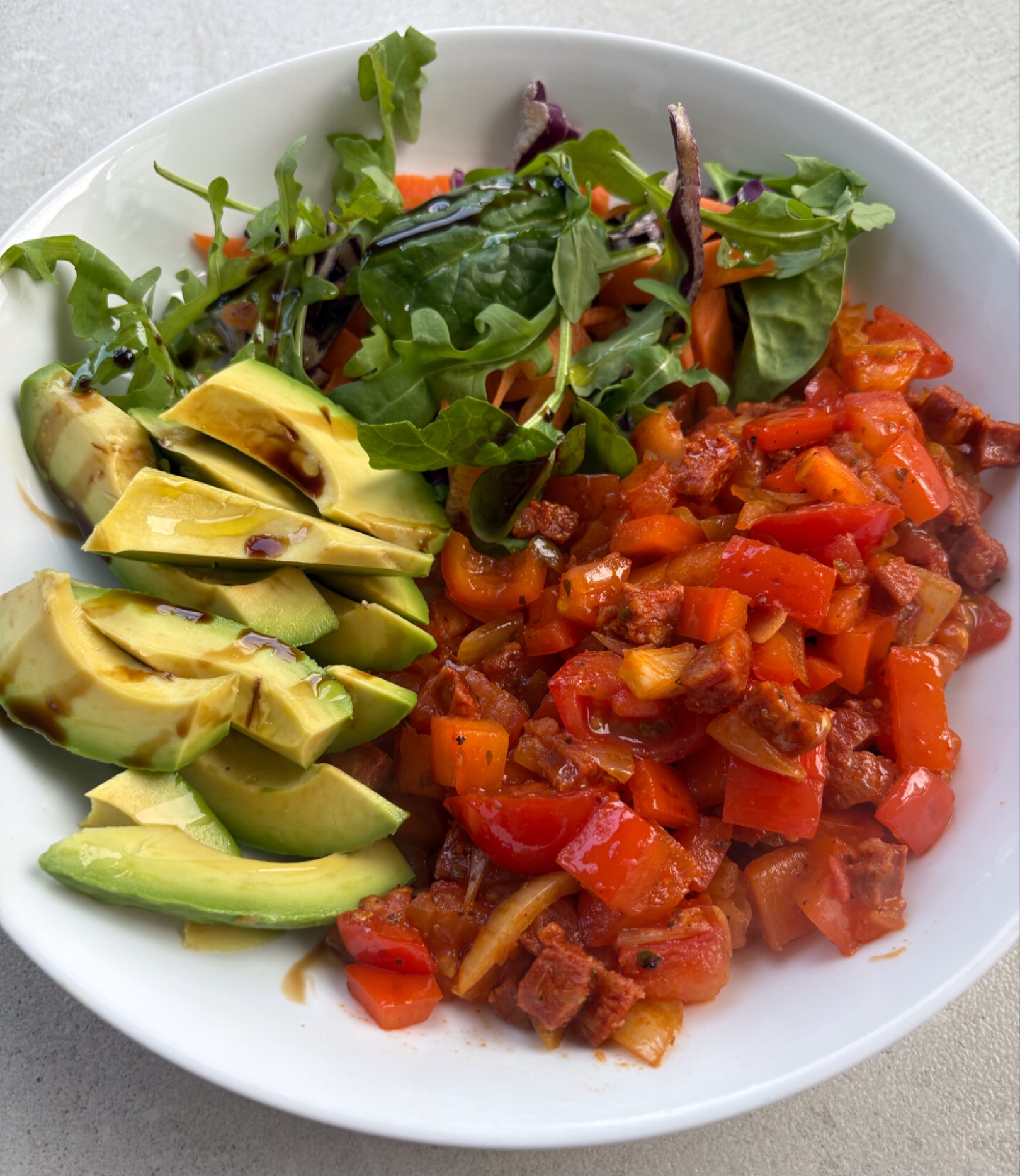Another #bottomofthefridge lunch! Half a red pepper, some past their best tomatoes, half an onion and a bit of chorizo. Was going to make chorizo shakshuka until I realised my boys had eaten all the eggs ? Sautéed it all together with garlic, oregano and seasoning and served it with the salad leaves that hadn’t wilted in the bag, an avocado and a flatbread out of the freezer. Thankfully really enjoyed it!
@useupwhatyouhavegot
#nofoodwaste #nofoodwasted #useupwhatyouhave #useupwhatyouhavegot #lunch #lunchideas #food #foodie #foodbloggers #lovefood #chorizo #chorizodishes
