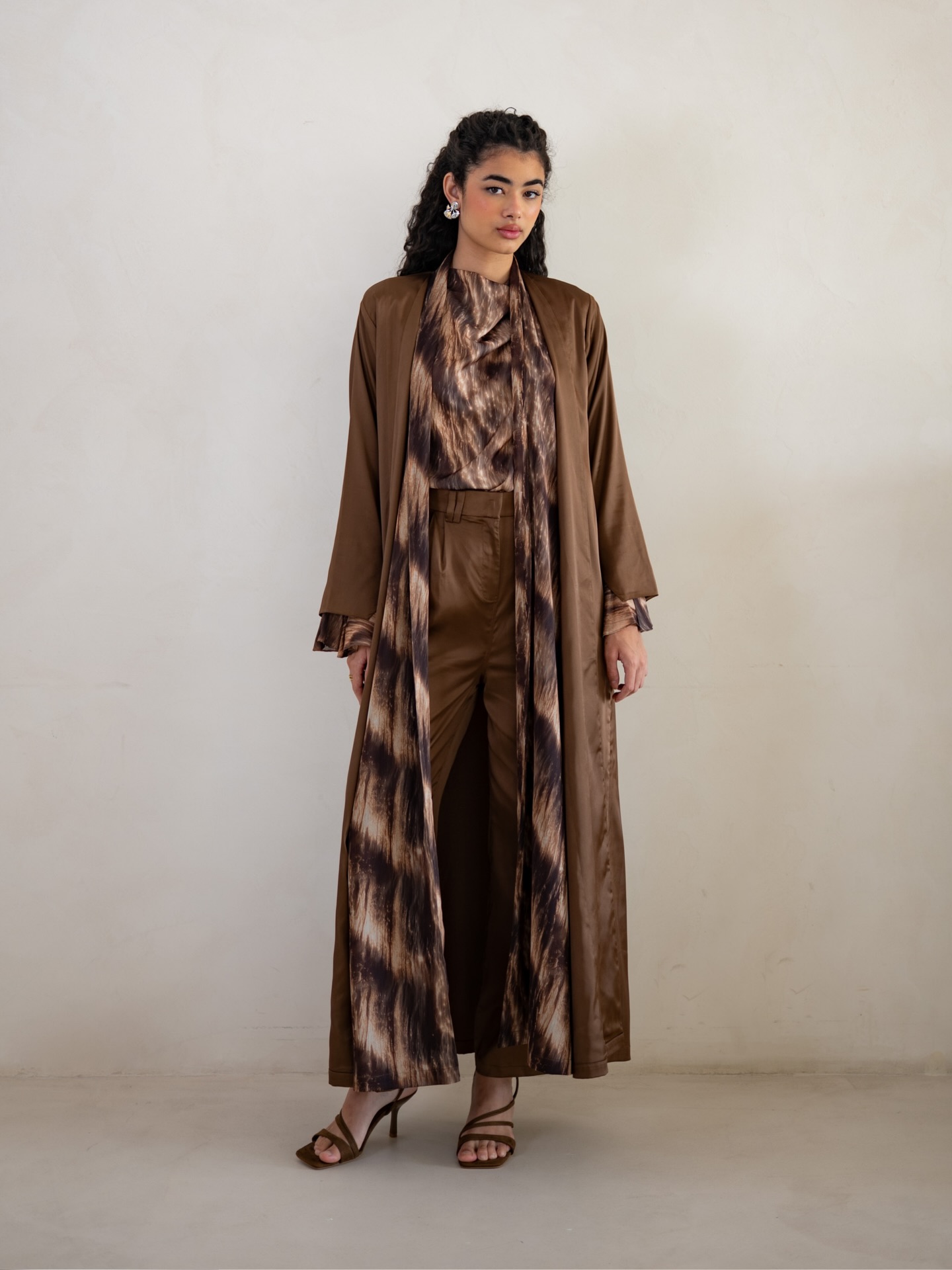 The Onda Abaya captures the rhythm of water layered in serene fluidity.