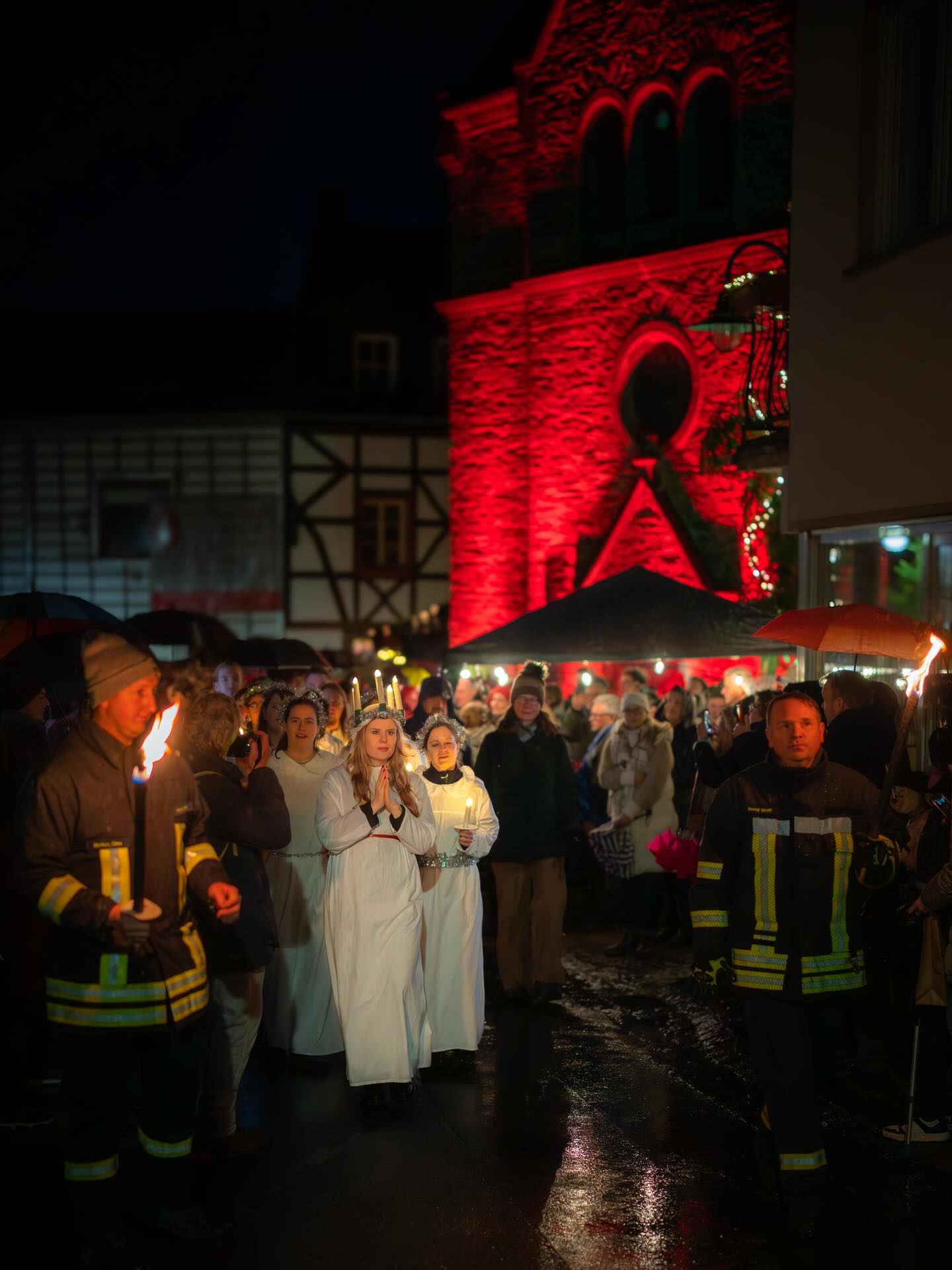 Das war unser Lucia-Markt 2025 🕯️🎄
Wir bedanken uns ganz herzlich bei allen Besuchern, Standbetreibern, Programmpunkten und ehrenamtlichen Helfern.
📸: Simon Eickhoff