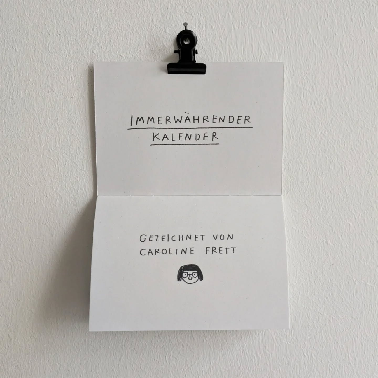 der RICHTIG KLEINE TIERE kalender – alle in etwa lebensgroß dargestellt!
immerwährender kalender.
a7 (7,4 x 10,5 cm), aufgeklappt etwa postkartengröße.
gedruckt auf recyclingpapier.
klammer zum aufhängen liegt bei!
diese tiere sind dabei:
wintergoldhähnchen
stummelschwanzchamäleon
etrusker-spitzmaus
elritze
zaunkönig
grünes heupferd
himmelblauer zwergtaggecko
bienenkolibri
perlhuhnbärbling
schweinsnasenfledermaus
barbadosfadenschlange
haselmaus
und ein geheimes BONUSTIER!
JETZT IM SHOP!
(und diesen samstag beim winter market beim @theroseoftheairportshop in berlin neukölln, 12-18 uhr, kommt!)